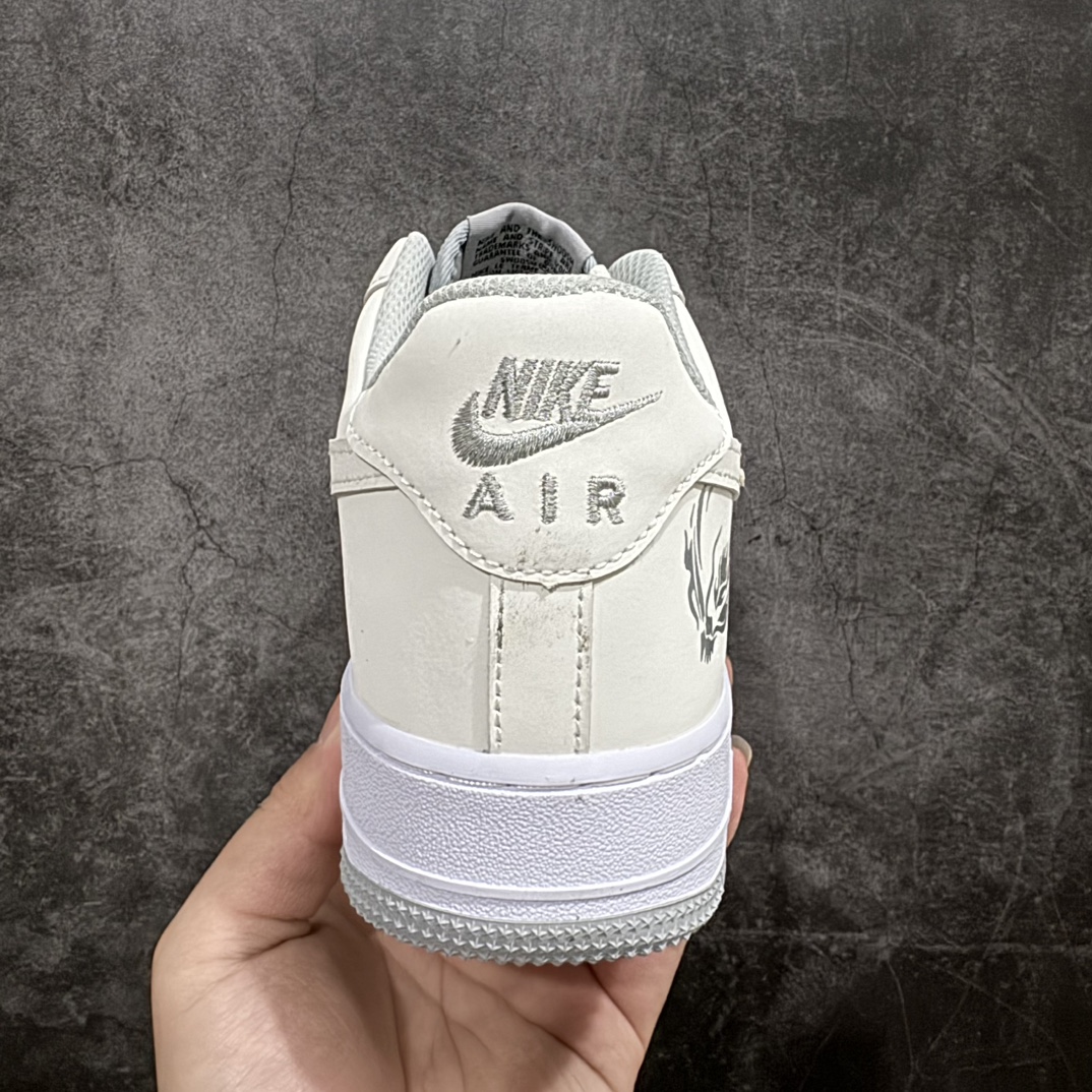 图片[4]-【定制版】Nk Air Force 1\’07 Low \”Suan Ni\” 国潮风格 狻猊 空军一号低帮休闲板鞋 BV6088-103rn#形如狮而有威，毛发飘逸，目光如炬。它是龙生九子之一，自带一种与生俱来的王者之气。其身姿矫健，行动敏捷，仿佛能在瞬间跨越山川河流。r 尺码：36 36.5 37 38 38.5 39 40 40.5 41 42 42.5 43 44 44.5 45 编码：HXS290300-鞋库