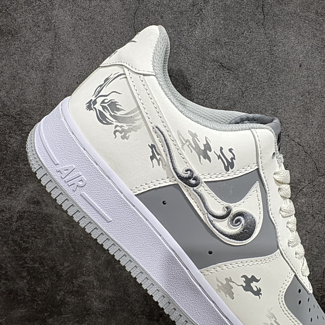 图片[7]-【定制版】Nk Air Force 1\’07 Low \”Suan Ni\” 国潮风格 狻猊 空军一号低帮休闲板鞋 BV6088-103rn#形如狮而有威，毛发飘逸，目光如炬。它是龙生九子之一，自带一种与生俱来的王者之气。其身姿矫健，行动敏捷，仿佛能在瞬间跨越山川河流。r 尺码：36 36.5 37 38 38.5 39 40 40.5 41 42 42.5 43 44 44.5 45 编码：HXS290300-鞋库