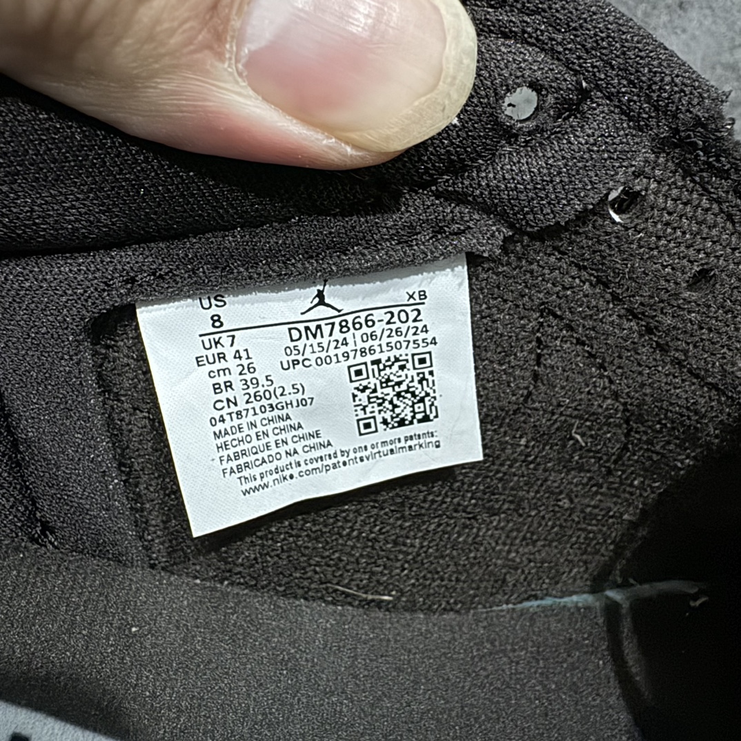 图片[8]-【PK纯原版本】Travis Scott x Air Jordan AJ1 Low OG SP TS联名 黑棕倒钩低帮 DM7866-202n知名大厂出品 纯原第一梯队版本产品品控稳定性领先行业 各方面均可对飙市面通货版nSZ原厂全套原楦原纸板冲刀磨具开发 原厂皮料加持原厂港宝加持定型后跟R度完美 同源原厂电绣 鬼脸飞翼针数密度立体效果一致 百分百一致原鞋 原厂拉帮工艺 针距密度一致 后跟弧度收口自然不对折 极致一眼正品既视感 进口玻璃冲刀皮料裁剪零毛边 全鞋电脑针车工艺 品控清洁度最高QC检验标准 免检产品 原厂订购鞋盒、鞋标、防尘纸、鞋撑、鞋带 追求极致的原厂味道SIZE：36-48.5 编码：T440470-鞋库