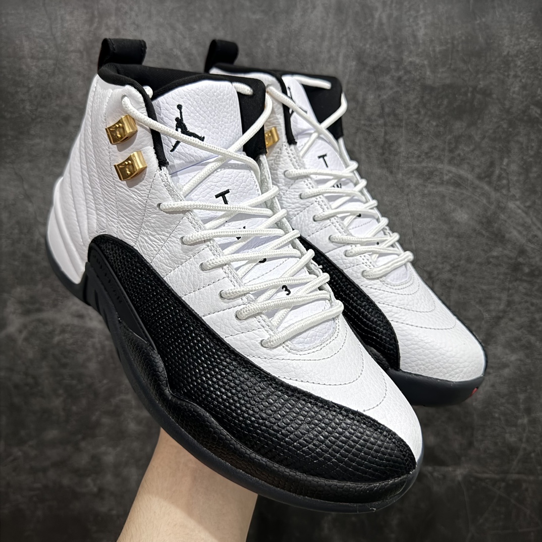 【顶级外贸版】Air Jordan AJ12 Retro 黑白金扣计程车 130690-125n原楦原纸板开发 原汁原味12代鞋型 进口原厂皮料 原厂碳板 原装材料 原厂定制金属扣 原厂电绣 支持与公司货全方位对比 只服务于5%懂鞋的高端客户 发国外可支持各种retail商店充正寄售SIZE：40 40.5 41 42 42.5 43 44 44.5 45 45.5 46 47.5 48.5 编码：777470500-鞋库