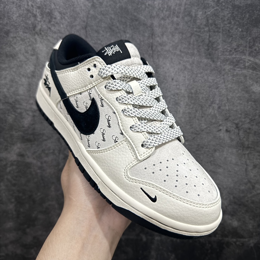 图片[3]-【定制版】Nk SB Dunk Low 斯图西联名-猪八黑勾 周年高端定制 低帮休闲板鞋 XY1688-016rn#定制鞋盒 大厂纯原品质出货 超高清洁度 皮料切割干净无任何毛边 细节完美 r 尺码：36 36.5 37.5 38 38.5 39 40 40.5 41 42 42.5 43 44 44.5 45  编码：HXS320340-鞋库