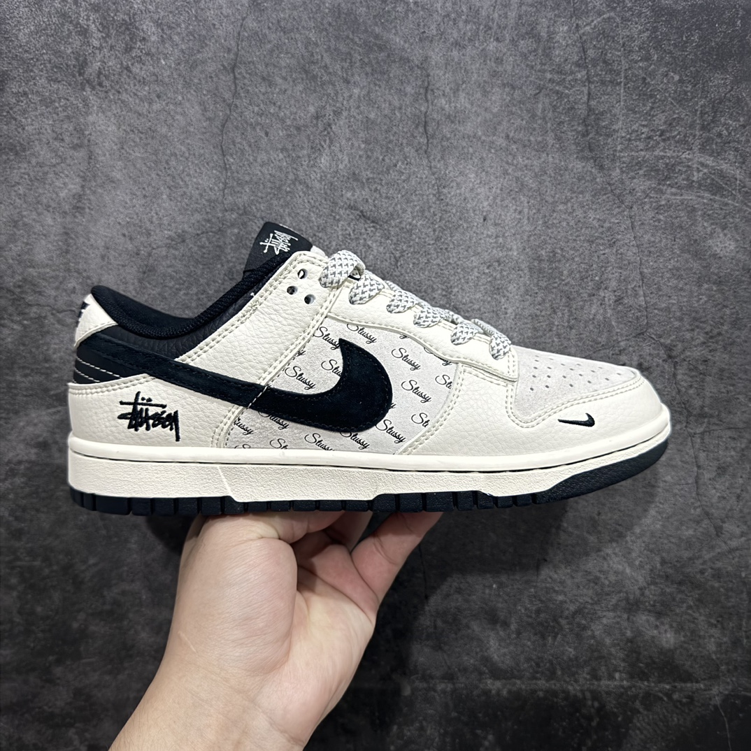 【定制版】Nk SB Dunk Low 斯图西联名-猪八黑勾 周年高端定制 低帮休闲板鞋 XY1688-016rn#定制鞋盒 大厂纯原品质出货 超高清洁度 皮料切割干净无任何毛边 细节完美 r 尺码：36 36.5 37.5 38 38.5 39 40 40.5 41 42 42.5 43 44 44.5 45  编码：HXS320340-鞋库