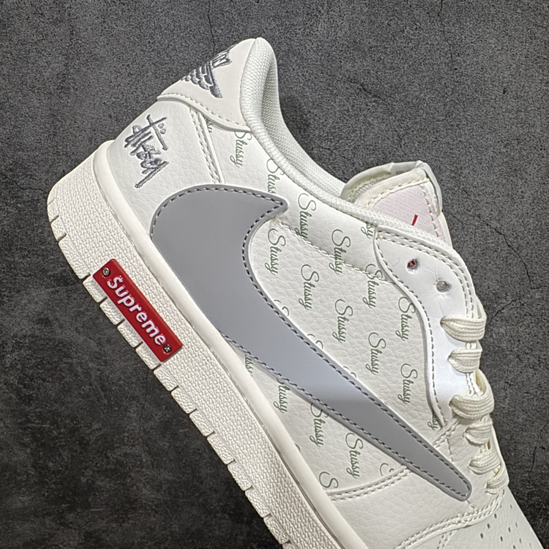 图片[7]-【定制版】Travis Scott x Fragment Design x Air Jordan 1 Low OG SP AJ1 乔1 斯图西联名-英文米灰勾 低帮文化休闲板鞋 SJ2068-115rnn多方联名合作融合了Travis Scott 独特的音乐风格，藤原浩个性的设计风格以及Jordan品牌的经典元素 使其成为一双具有独特身份和价值的鞋子 清新而立体的外观加上联名标识更突出了其独特身份 这种配色方案显示出活力和时尚感 在视觉上引人注目  鞋身的质感和细腻的细节处理使其显得高端而格调十足  这款“倒钩”联名是设计与创意完美结合  融合多方的个性风格是一款备受瞩目的潮流鞋款  低帮休闲板鞋 定制鞋盒 大厂纯原品质出货 超高清洁度 皮料切割干净无任何毛边 细节完美 r 尺码：36 36.5 37.5 38 38.5 39 40 40.5 41 42 42.5 43 44 44.5 45  编码：HXS320340-鞋库