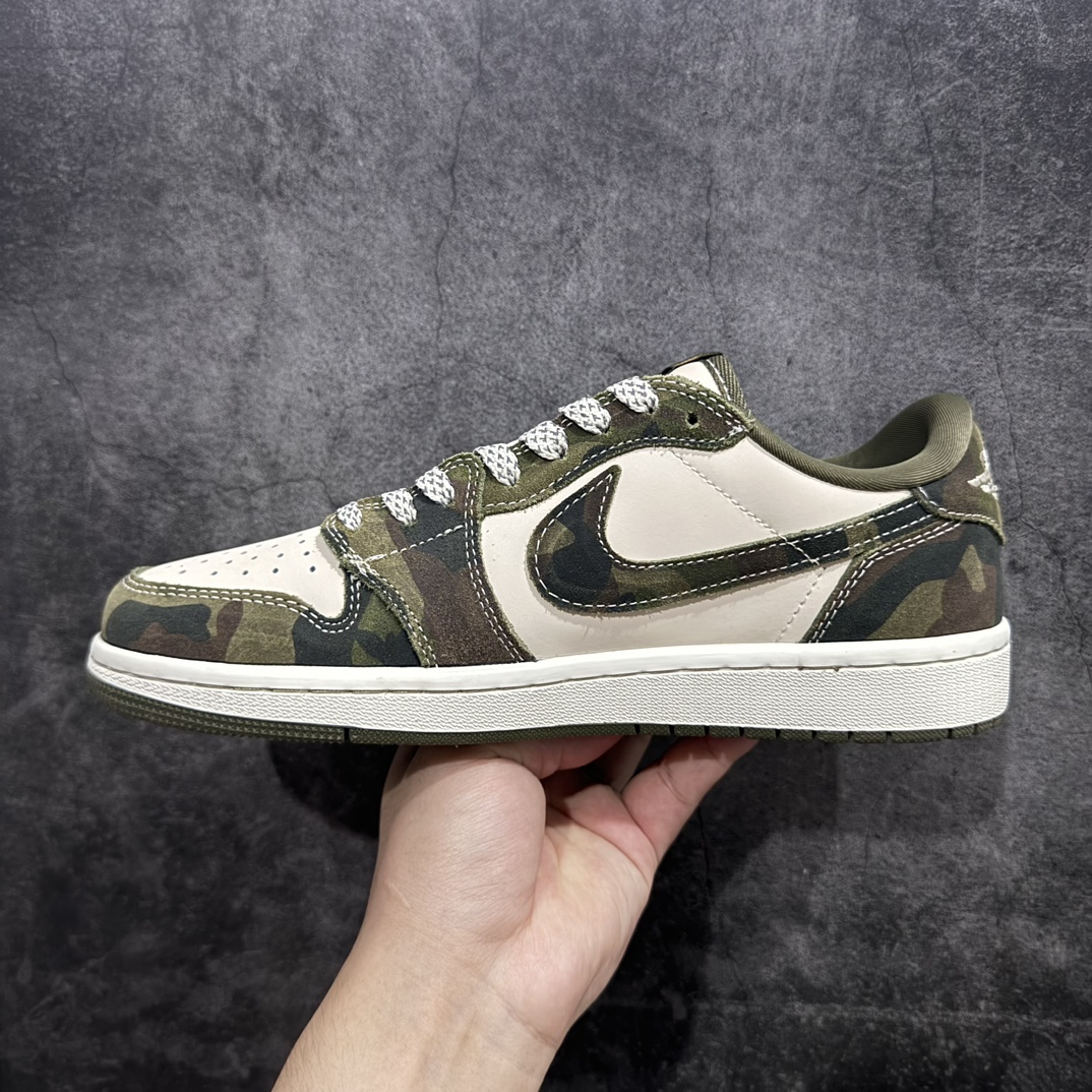 图片[2]-【定制版】Travis Scott x Fragment Design x Air Jordan 1 Low OG SP AJ1 乔1 Bape联名-军绿 低帮文化休闲板鞋 CH6336-014rn#多方联名合作融合了Travis Scott 独特的音乐风格，藤原浩个性的设计风格以及Jordan品牌的经典元素 使其成为一双具有独特身份和价值的鞋子 清新而立体的外观加上联名标识更突出了其独特身份 这种配色方案显示出活力和时尚感 在视觉上引人注目  鞋身的质感和细腻的细节处理使其显得高端而格调十足  这款“倒钩”联名是设计与创意完美结合  融合多方的个性风格是一款备受瞩目的潮流鞋款  低帮休闲板鞋 定制鞋盒 大厂纯原品质出货 超高清洁度 皮料切割干净无任何毛边 细节完美 r 尺码：36 36.5 37.5 38 38.5 39 40 40.5 41 42 42.5 43 44 44.5 45 编码：HXS320340-鞋库