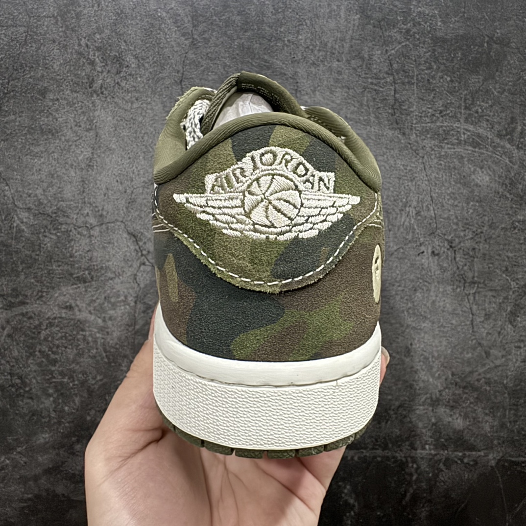 图片[4]-【定制版】Travis Scott x Fragment Design x Air Jordan 1 Low OG SP AJ1 乔1 Bape联名-军绿 低帮文化休闲板鞋 CH6336-014rn#多方联名合作融合了Travis Scott 独特的音乐风格，藤原浩个性的设计风格以及Jordan品牌的经典元素 使其成为一双具有独特身份和价值的鞋子 清新而立体的外观加上联名标识更突出了其独特身份 这种配色方案显示出活力和时尚感 在视觉上引人注目  鞋身的质感和细腻的细节处理使其显得高端而格调十足  这款“倒钩”联名是设计与创意完美结合  融合多方的个性风格是一款备受瞩目的潮流鞋款  低帮休闲板鞋 定制鞋盒 大厂纯原品质出货 超高清洁度 皮料切割干净无任何毛边 细节完美 r 尺码：36 36.5 37.5 38 38.5 39 40 40.5 41 42 42.5 43 44 44.5 45 编码：HXS320340-鞋库