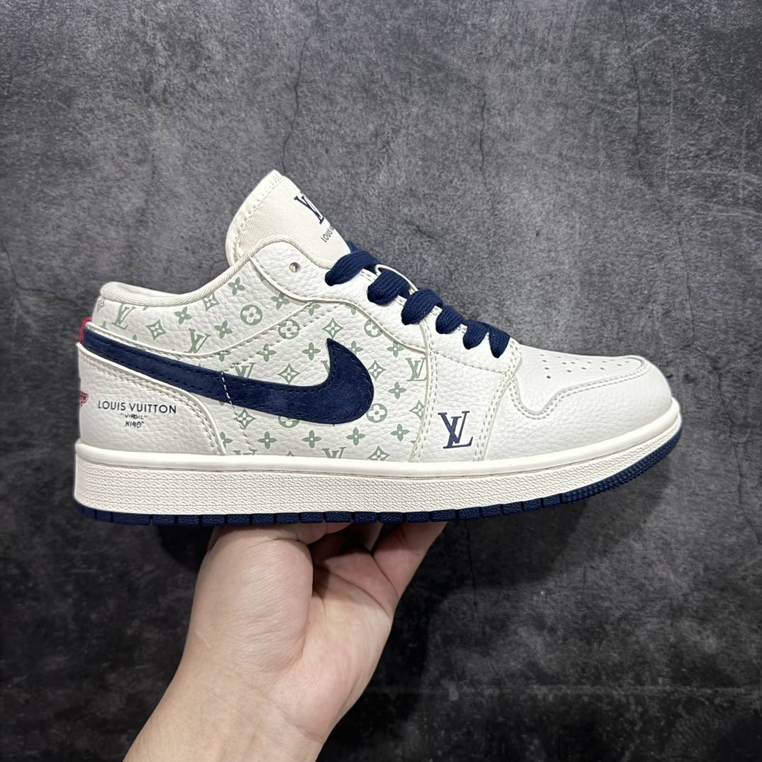 【定制版】Air Jordan 1 Low AJ1 乔1LV联名-米红蓝 高端定制 低帮复古休闲板鞋rn#定制鞋盒 大厂纯原品质出货 超高清洁度 皮料切割干净无任何毛边 细节完美货号：WG8850-001 r 尺码：36 36.5 37.5 38 38.5 39 40 40.5 41 42 42.5 43 44 44.5 45 编码：HXS260280-鞋库