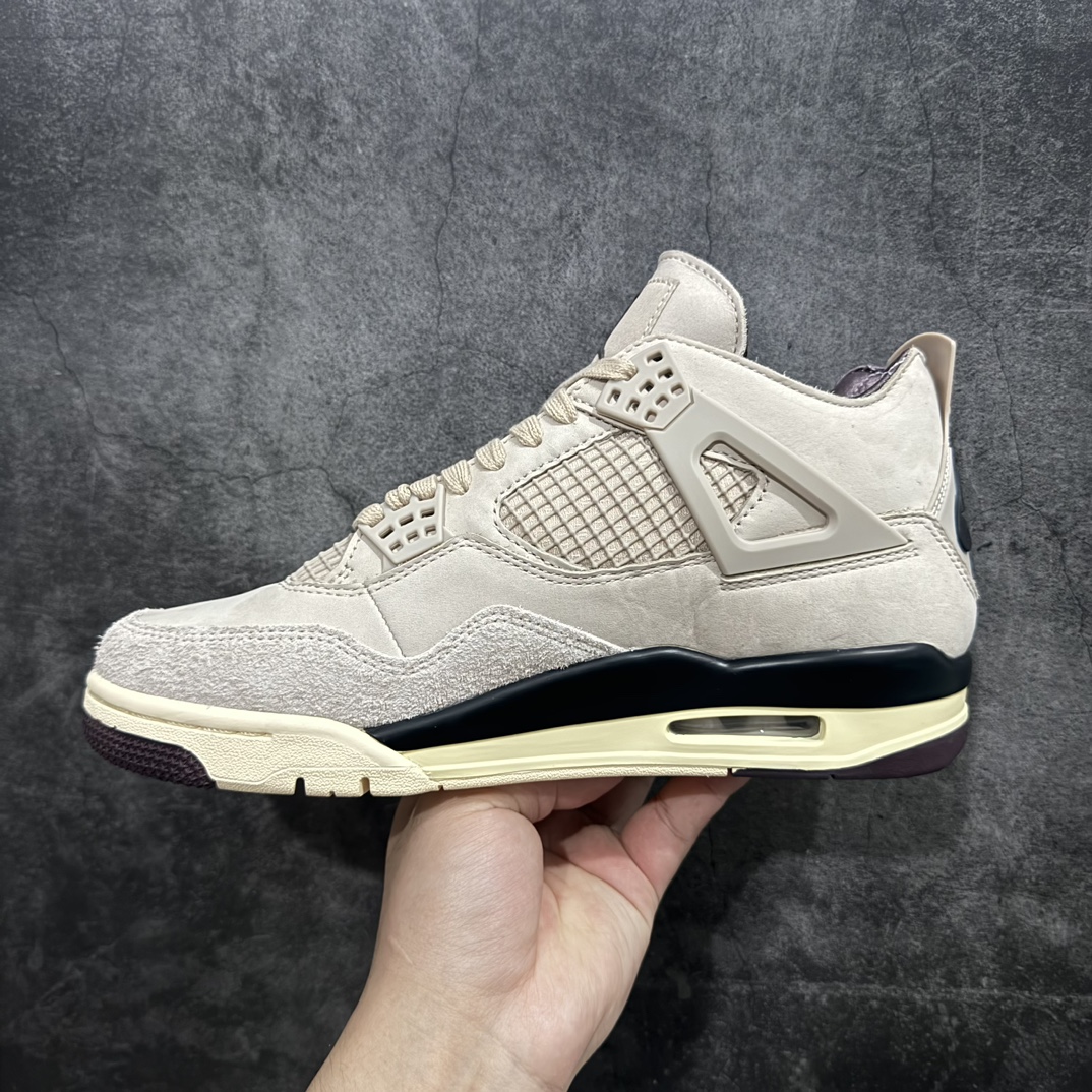 图片[2]-【老DT/R1纯原】A Ma Maniére x Air Jordan AJ4 Retro SP\”Violet Ore\” AMM联名淡粉 FZ4810-200n圈内最强四代 耗时半年巨作 全套原纸板楦头开发 原厂特供皮料加持 确保原汁原味 完美呈现四代版型 一比一鞋头弧度高度鞋身弧度 数据细节工艺流程均保持原鞋一致 原厂TPU网格鞋带扣 正确内里网布 菱角分明不变形无多余毛边 柔软性质感一致于原鞋 市场唯一原厂鞋扣模具 背面可见隐藏注塑口 原厂织唛标 原厂飞人电绣工艺 尾指中部跳三针 独家绑鞋带手法 印刷中底布 四线拉帮 米色美纹纸贴合固定 进口港宝加持 后跟自然饱满 全鞋荧光划线卡点 追求极致完美 每一双都是工艺品 多重QC质检 超越公司货的品控标准 实实在在的免检产品  尺码：40.5 41 42 42.5 43 44 44.5 45 46 47.5 编码：T520540-鞋库