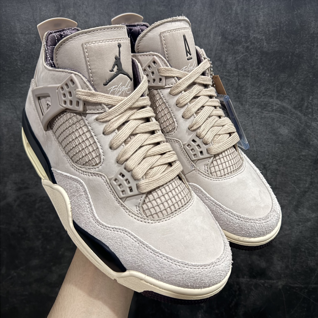 【老DT/R1纯原】A Ma Maniére x Air Jordan AJ4 Retro SP\”Violet Ore\” AMM联名淡粉 FZ4810-200n圈内最强四代 耗时半年巨作 全套原纸板楦头开发 原厂特供皮料加持 确保原汁原味 完美呈现四代版型 一比一鞋头弧度高度鞋身弧度 数据细节工艺流程均保持原鞋一致 原厂TPU网格鞋带扣 正确内里网布 菱角分明不变形无多余毛边 柔软性质感一致于原鞋 市场唯一原厂鞋扣模具 背面可见隐藏注塑口 原厂织唛标 原厂飞人电绣工艺 尾指中部跳三针 独家绑鞋带手法 印刷中底布 四线拉帮 米色美纹纸贴合固定 进口港宝加持 后跟自然饱满 全鞋荧光划线卡点 追求极致完美 每一双都是工艺品 多重QC质检 超越公司货的品控标准 实实在在的免检产品  尺码：40.5 41 42 42.5 43 44 44.5 45 46 47.5 编码：T520540-鞋库