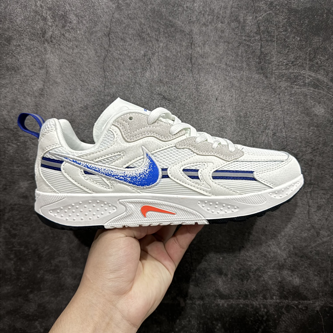 【公司级】NIKE JAM 系列舒适时尚防滑耐磨低帮生活休闲鞋 FN0314-006nn采用鞋面合成皮革与网眼布设计 以便于运动员在霹雳舞运动中的保护和耐穿 中底设计细节采用翻转SWOOSH设计 使得倒立动作时更显帅气 鞋子中的整体结构下降 有助于提供更好的缓震效果 设计语言来与NIKE 2000年跑跑鞋中汲取的材料组合以及设计语言 鞋子在线条处大量采用反光效果SIZE：36 36.5 37.5 38 38.5 39 40 40.5 41 42 42.5 43 44 44.5 45 46 编码：MZ240260-鞋库