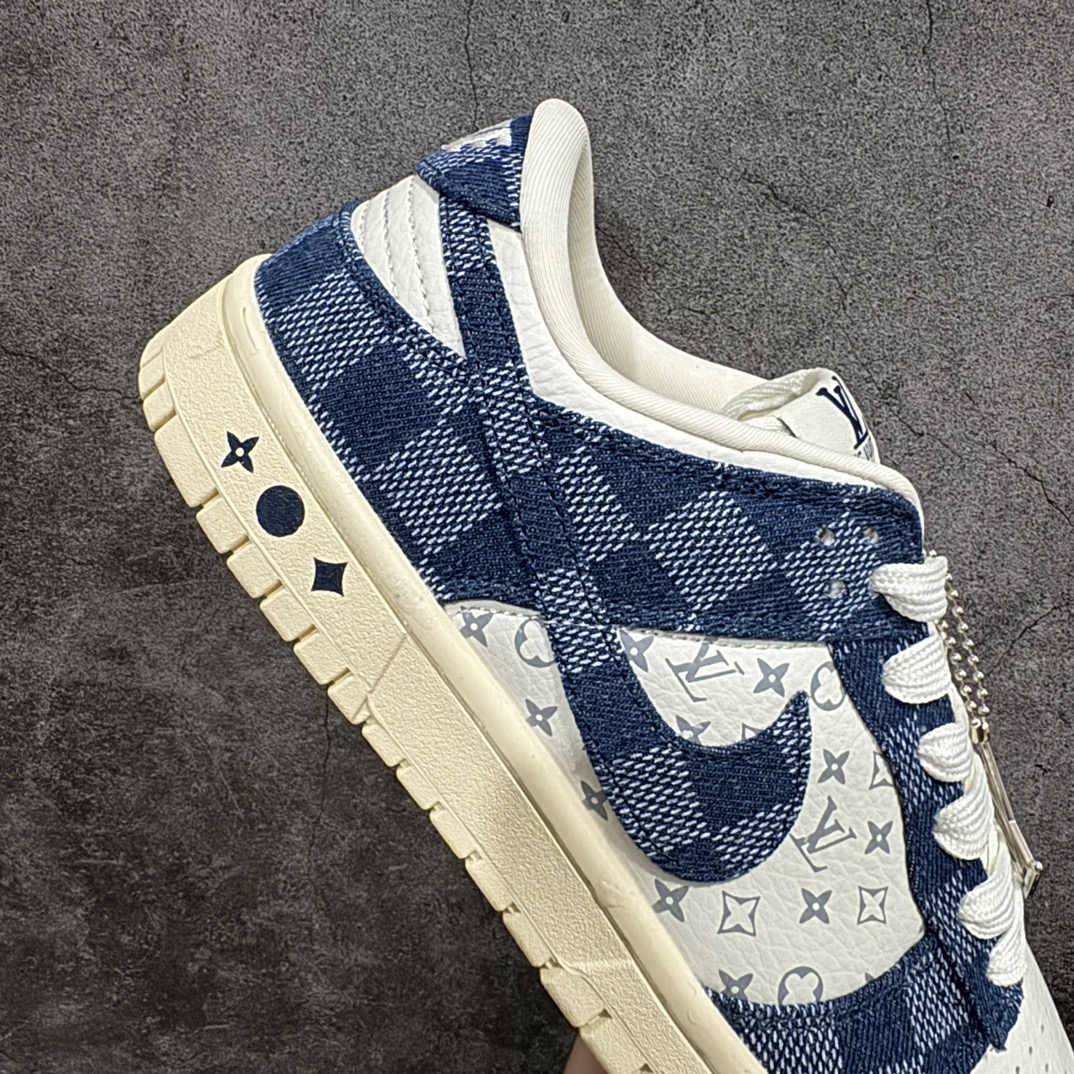 图片[7]-【定制版】Nike SB Dunk Low x Louis Vuitton 白深蓝牛仔n纯原大厂出品 极力推荐n原装头层材料 独家版型蒸餾加工n帶來的是更好的视觉和脚感体验n大厂纯原品质出货 清洁度 电绣工艺皮料切割干净无任何毛边 细节完美 官方货号：JH8310 949 尺码：36 36.5 37.5 38 38.5 39 40 40.5 41 42 42.5 43 44 44.5 45  编码：HXS260280-鞋库