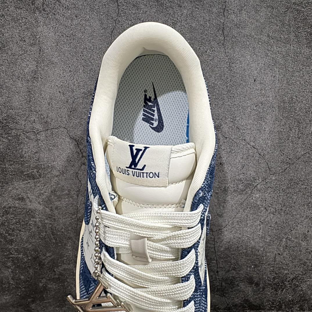 图片[8]-【定制版】Nike SB Dunk Low x Louis Vuitton 白深蓝牛仔n纯原大厂出品 极力推荐n原装头层材料 独家版型蒸餾加工n帶來的是更好的视觉和脚感体验n大厂纯原品质出货 清洁度 电绣工艺皮料切割干净无任何毛边 细节完美 官方货号：JH8310 949 尺码：36 36.5 37.5 38 38.5 39 40 40.5 41 42 42.5 43 44 44.5 45  编码：HXS260280-鞋库