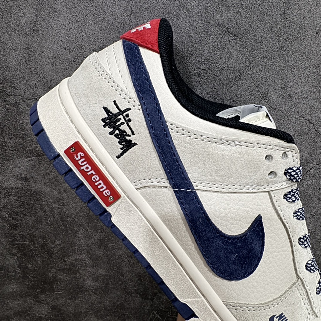 图片[7]-【定制版】Nk SB Dunk Low Supreme x 斯图西三方联名-米白藏蓝勾 周年高端定制 低帮休闲板鞋 SJ2068-301rn#定制鞋盒 大厂纯原品质出货 超高清洁度 皮料切割干净无任何毛边 细节完美 r 尺码：36 36.5 37.5 38 38.5 39 40 40.5 41 42 42.5 43 44 44.5 45 编码：HXS320340-鞋库