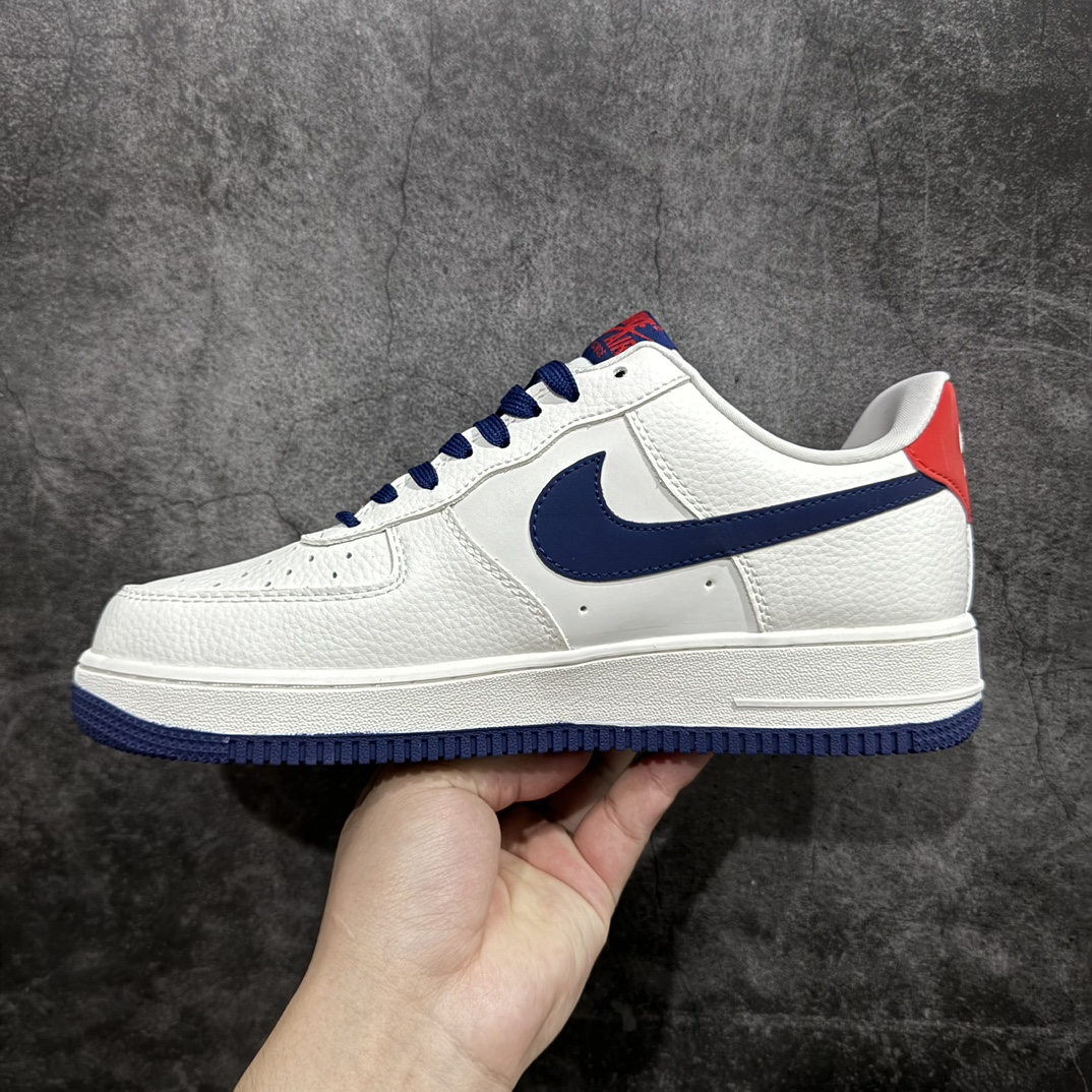 图片[2]-【定制版】Nike Air Force 1 Low 07 x Comme des Garcons 白蓝红n原楦头原纸板 打造纯正低帮空军版型 专注外贸渠道 全掌内置蜂窝气垫原盒配件 原厂中底钢印、拉帮完美官方货号：KK1988 001 Size：36 36.5 37.5 38 38.5 39 40 40.5 41 42 42.5 43 44 44.5 45 编码：HXS310320-鞋库