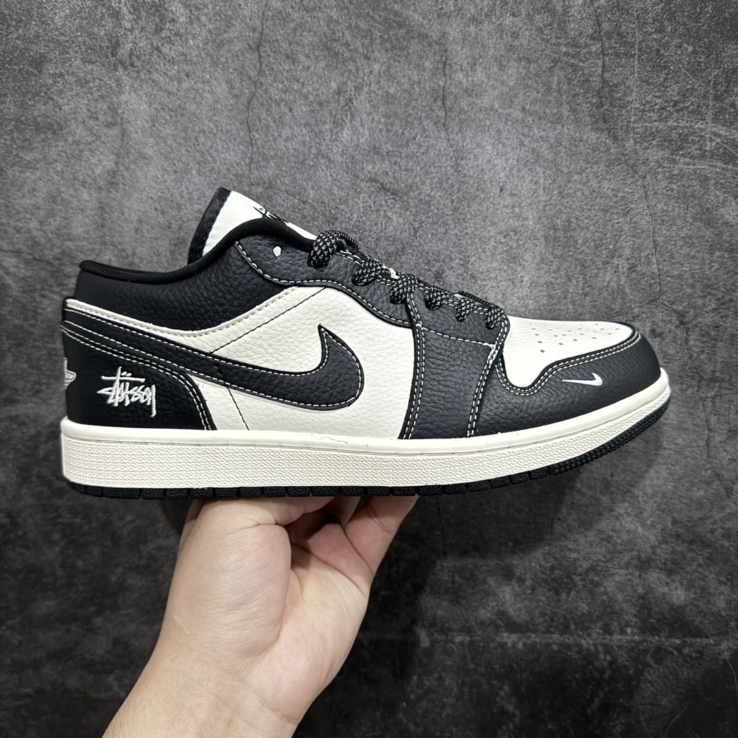 【定制版】Air Jordan 1 Low AJ1 乔1 斯图西联名-米黑缝线 高端定制 低帮复古篮球鞋 CF3688-023rn#定制鞋盒 大厂纯原品质出货 超高清洁度 皮料切割干净无任何毛边 细节完美 r 尺码：36 36.5 37.5 38 38.5 39 40 40.5 41 42 42.5 43 44 44.5 45 编码：HXS320340-鞋库