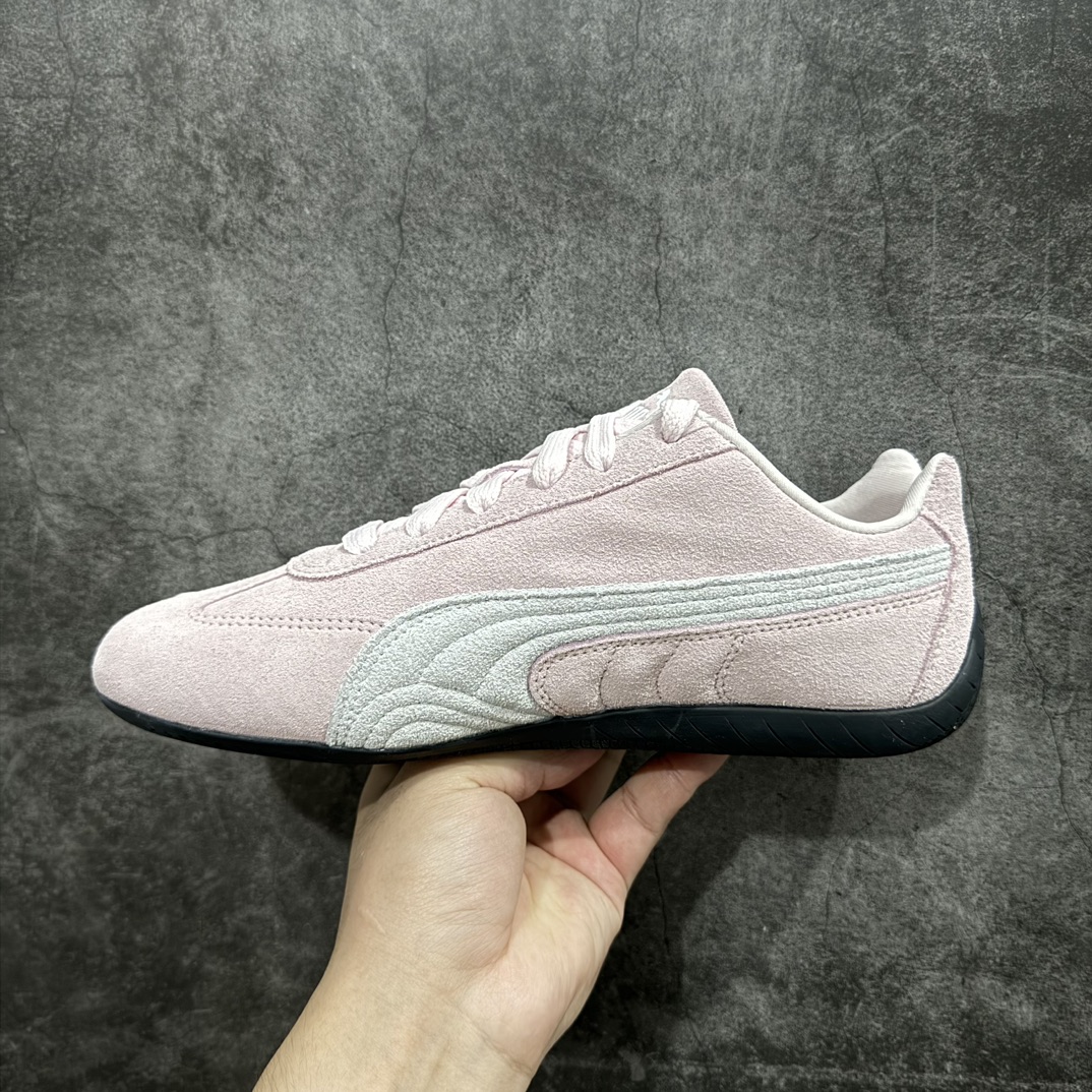 图片[2]-【Top纯原版】Puma Speedcat OG Sparcon彪马罗马阿莫尔系列 复古运动休闲赛车跑鞋n目前市场最优版本n无论是版型 细节 烫金走线n完全碾压市场任意版本 欢迎对比🆚n工厂耗时3个月开发n原装档案原数据纸版楦型n采用固色翻毛皮鞋面材质(正确二次成型\’猛帮\’成型工艺🆚区别市面版本!!)n外置原数据开发轻量耐磨橡胶大底💪🏻nn全球知名运动品牌PUMA宝马赛车系列n融合了宝马车队的标志性配色n以趣味十足又前卫复古的设计引领潮流n将赛道精神融入街头时尚 开启前卫竞速之旅n主打前卫复古风 Roma鞋款的鞋侧以复古的流线造型缀以宝马经典Logo 巧妙吸睛n而Speedcat鞋款以亮眼三色条纹元素缀以舒适鞋面n赋予了独特的个性美学 演绎赛车的无尽能量 尺码：36-45 官方货号：398846 04 编码：TO250270-鞋库