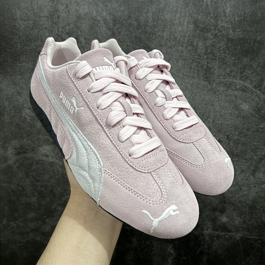 【Top纯原版】Puma Speedcat OG Sparcon彪马罗马阿莫尔系列 复古运动休闲赛车跑鞋n目前市场最优版本n无论是版型 细节 烫金走线n完全碾压市场任意版本 欢迎对比🆚n工厂耗时3个月开发n原装档案原数据纸版楦型n采用固色翻毛皮鞋面材质(正确二次成型\’猛帮\’成型工艺🆚区别市面版本!!)n外置原数据开发轻量耐磨橡胶大底💪🏻nn全球知名运动品牌PUMA宝马赛车系列n融合了宝马车队的标志性配色n以趣味十足又前卫复古的设计引领潮流n将赛道精神融入街头时尚 开启前卫竞速之旅n主打前卫复古风 Roma鞋款的鞋侧以复古的流线造型缀以宝马经典Logo 巧妙吸睛n而Speedcat鞋款以亮眼三色条纹元素缀以舒适鞋面n赋予了独特的个性美学 演绎赛车的无尽能量 尺码：36-45 官方货号：398846 04 编码：TO250270-鞋库