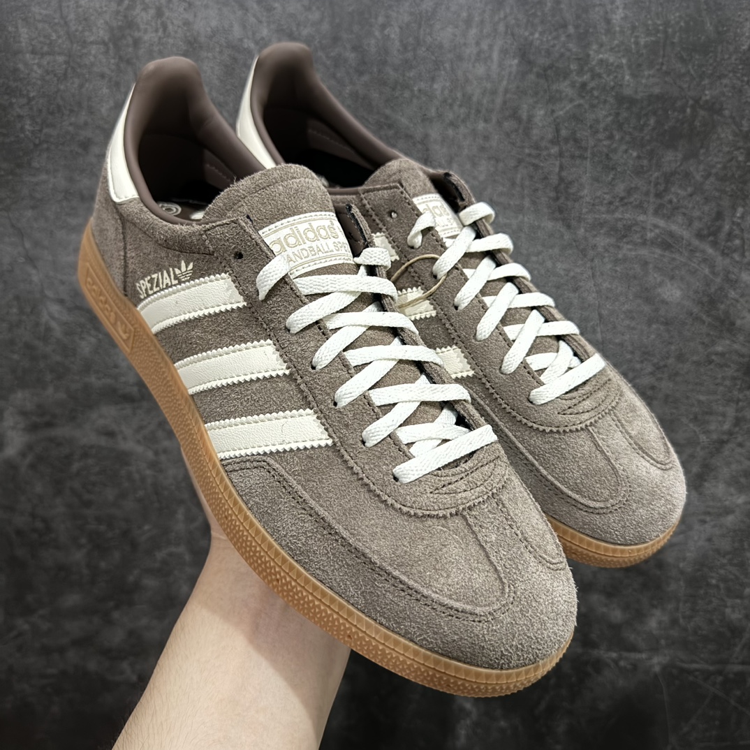 【纯原版】Adidas Handball Spezial  阿迪达斯经典款牛皮复古休闲板鞋 棕白生胶 IF6490n原厂原档案开发出品 皮料切割干净无任何毛边鞋型细节完美 超高清洁度 市场最高版本  尺码：35.5 36 36.5 37 38 38.5 39 40 40.5 41 42 42.5 43 44 44.5 45 编码：NM250270-鞋库