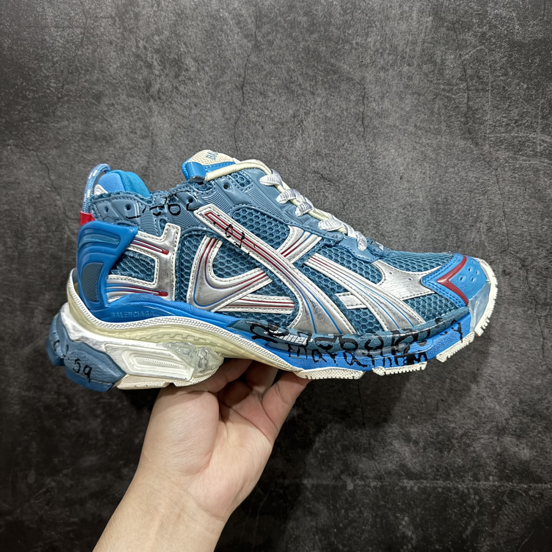 【纯原VG版本】Balenciaga Runner 巴黎世家7代 破坏风 手工做旧款复古老爹鞋n全新外贸版本  核心配合工厂优势供应该款是通过溢胶 做旧 缝线等细节 展示了设计师 Demna的运动鞋风格 传递复古感 后侧板 翘起的鞋头 展示了 Demna 在结构上的未来构想  尺码：35 36 37 38 39 40 41 42 43 44 45 46 编码：DF490520-鞋库