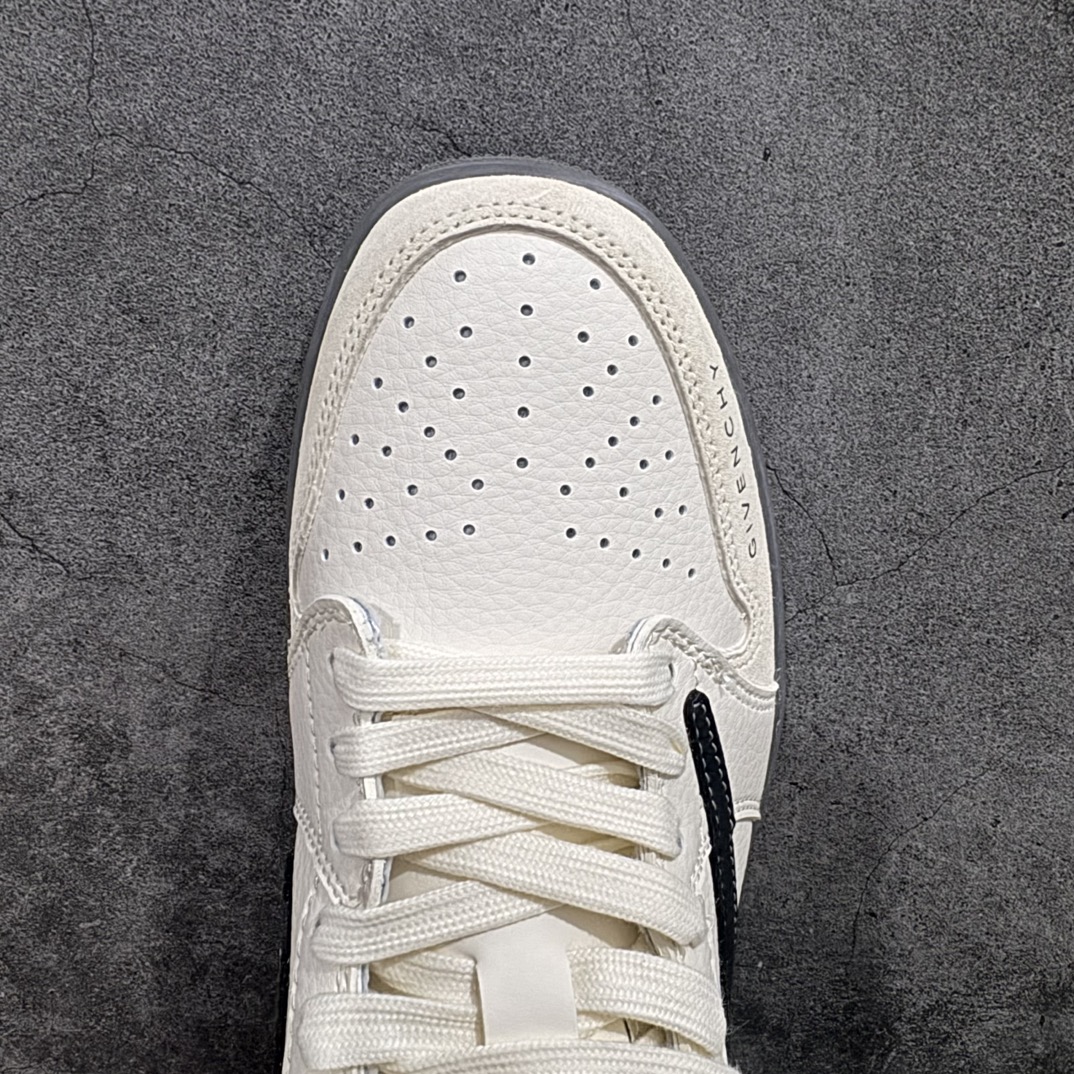 图片[5]-【定制版】Travis Scott x Fragment Design x Air Jordan 1 Low OG SP AJ1 乔1 纪梵希联名-奶咖黑底 低帮文化休闲板鞋 CF3688-030rn#多方联名合作融合了Travis Scott 独特的音乐风格，藤原浩个性的设计风格以及Jordan品牌的经典元素 使其成为一双具有独特身份和价值的鞋子 清新而立体的外观加上联名标识更突出了其独特身份 这种配色方案显示出活力和时尚感 在视觉上引人注目  鞋身的质感和细腻的细节处理使其显得高端而格调十足  这款“倒钩”联名是设计与创意完美结合  融合多方的个性风格是一款备受瞩目的潮流鞋款  低帮休闲板鞋 定制鞋盒 大厂纯原品质出货 超高清洁度 皮料切割干净无任何毛边 细节完美 r 尺码：36 36.5 37.5 38 38.5 39 40 40.5 41 42 42.5 43 44 44.5 45  编码：HXS320340-鞋库