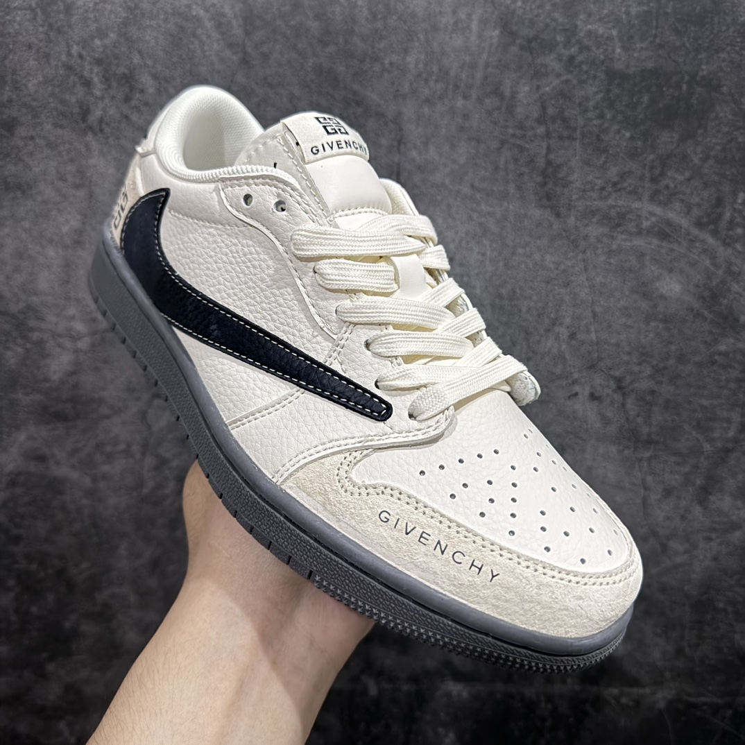 图片[3]-【定制版】Travis Scott x Fragment Design x Air Jordan 1 Low OG SP AJ1 乔1 纪梵希联名-奶咖黑底 低帮文化休闲板鞋 CF3688-030rn#多方联名合作融合了Travis Scott 独特的音乐风格，藤原浩个性的设计风格以及Jordan品牌的经典元素 使其成为一双具有独特身份和价值的鞋子 清新而立体的外观加上联名标识更突出了其独特身份 这种配色方案显示出活力和时尚感 在视觉上引人注目  鞋身的质感和细腻的细节处理使其显得高端而格调十足  这款“倒钩”联名是设计与创意完美结合  融合多方的个性风格是一款备受瞩目的潮流鞋款  低帮休闲板鞋 定制鞋盒 大厂纯原品质出货 超高清洁度 皮料切割干净无任何毛边 细节完美 r 尺码：36 36.5 37.5 38 38.5 39 40 40.5 41 42 42.5 43 44 44.5 45  编码：HXS320340-鞋库