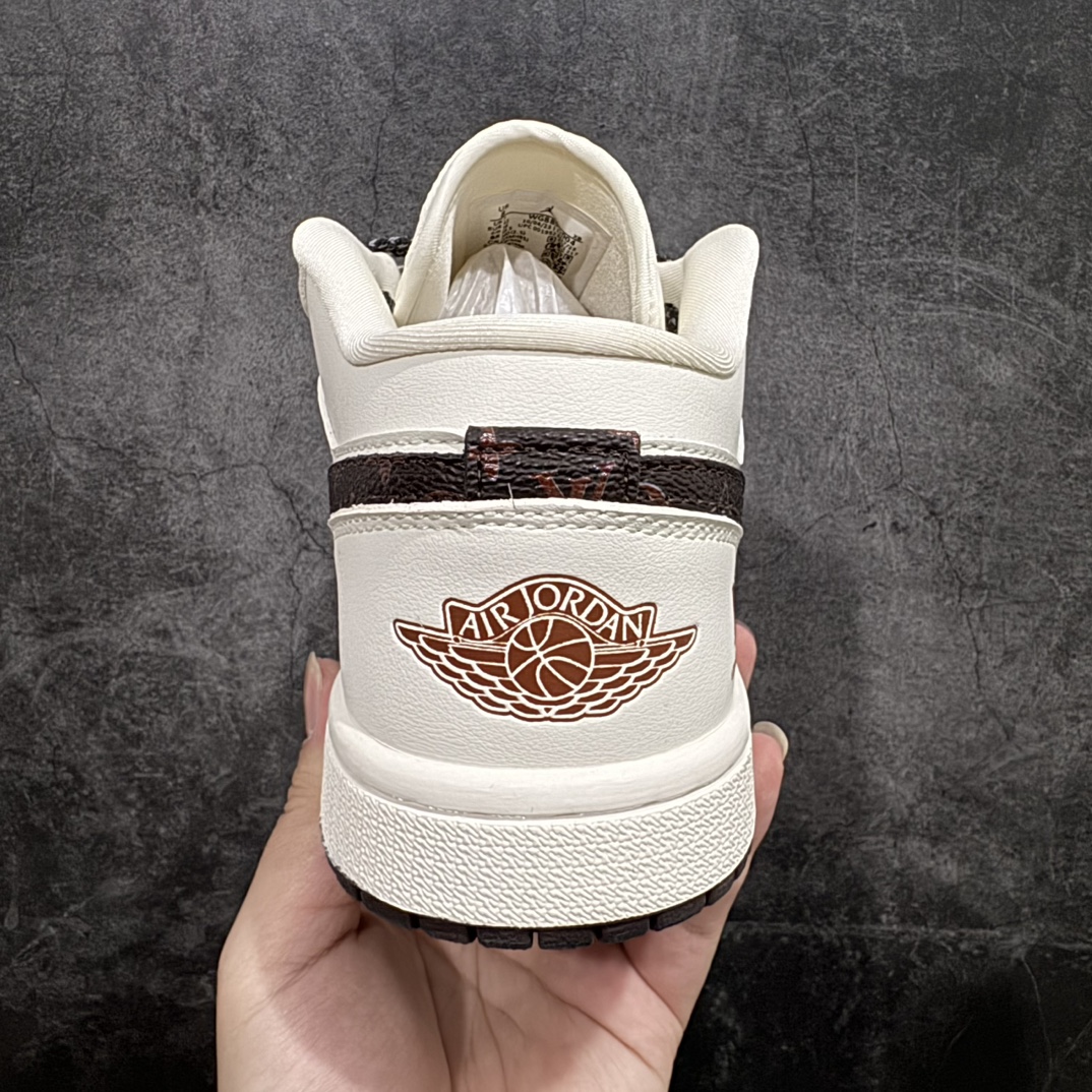 图片[4]-【定制版】Air Jordan 1 Retro Low x Louis Vuitton 白棕满天星官方同步新色 原装级产物拒绝公底 立体鞋型 细节完美 高清洁度 购置公司同步原材料 原汁原味 忠于原版货号：WG8850-004n 码数：36 36.5 37.5 38 38.5 39 40 40.5 41 42 42.5 43 44 44.5 45 编码：HXS320340-鞋库