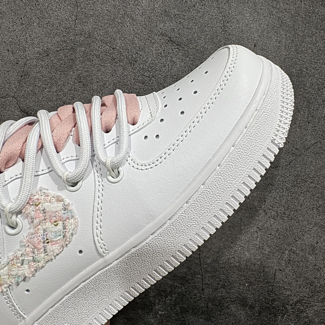 图片[6]-【定制版】Nk Air Force 1\’07 Low 粉色小香风 空军一号低帮休闲板鞋 DH9999-334rn#此款设计灵感以少女粉主题，配色上以粉白色为主，鞋后侧爱心涂鸦、鞋勾处有小香风布贴点缀，细节满满。r 尺码：36 36.5 37.5 38 38.5 39 40 40.5 41 42 42.5 43 44 44.5 45   编码：HXS310320-鞋库