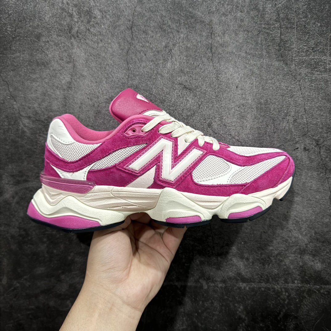 【纯原版】 New Balance NB9060 联名款 复古休闲运动慢跑鞋 白红 U9060FPn 全套原楦原纸板原厂数据开发 进口三明治网面 原装进口翻毛皮料正确绒感卡色 正确中底拉帮中底网布细节 原厂标裁 带紫光防伪 定制后跟透明水晶模块 冲裁组合 大底贴合程度胶水上色把控完美 整洁度挑战全网艺术家 多道序QC把关品质完善 匠心打造 耗时两个月开发完成 工艺极其复杂难度可想而知 新开独立私模大底 全网唯一正确六层组合大底 高端零售专供产物Size：36 37 37.5 38 38.5 39 40 40.5 41 42 42.5 43 44 45 46.5 编码：JP270300-鞋库