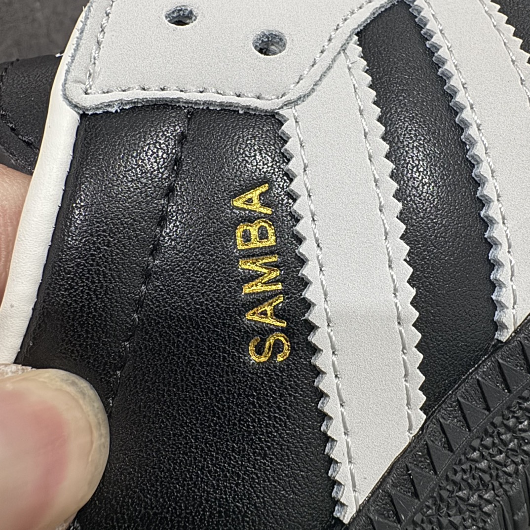 图片[3]-【纯原Top版】Adidas Samba OG 75th Anniversary 75周年纪念黑色nn市售最高品质 全新高端零售平台专供品质出货 私模大底 非市面公底，n此款以简约大方的造型设计，给人以随性休闲的时尚格调，穿着舒适轻便，运动灵活自如，满足日常个性穿搭。 货号：JP5282 Size：36 36.5 37 38 38.5 39 40 40.5 41 42 42.5 43 44 44.5 45 编码：NM260280-鞋库