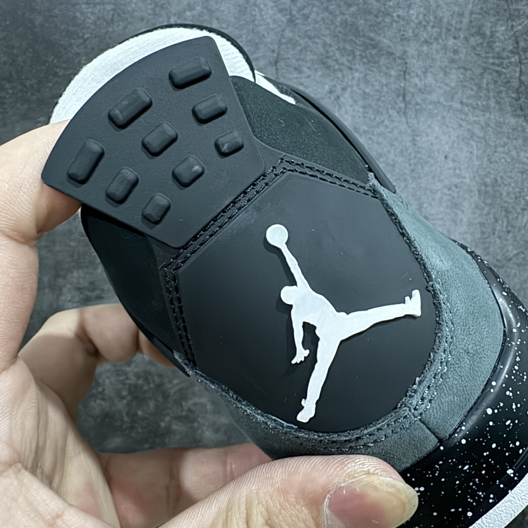 图片[2]-【老DT/R1版】Air Jordan 4 \”Fear\” AJ4 乔4恐惧套装2024版本 复刻篮球鞋 FQ8138-002rn市售天花板产物 耗时半年巨作 全套原纸板楦头开发 原厂特供皮料加持 确保原汁原味 完美呈现四代版型 一比一鞋头弧度高度鞋身弧度 数据细节工艺流程均保持原鞋一致 原厂TPU网格鞋带扣 正确内里网布 菱角分明不变形无多余毛边 柔软性质感一致于原鞋 市场唯一原厂鞋扣模具 背面可见隐藏注塑口 原厂织唛标 原厂飞人电绣工艺 尾指中部跳三针 独家绑鞋带手法 印刷中底布 四线拉帮 米色美纹纸贴合固定 进口港宝加持 后跟自然饱满 全鞋荧光划线卡点 追求极致完美 每一双都是工艺品 多重QC质检 超越公司货的品控标准 实实在在的免检产品n此款鞋身整体以深色为主色调，鞋面采用黑、深灰、浅灰三色拼接呈现，采用高规格的麂皮材质打造，营造出不俗的质感。鞋舌标签、鞋带孔以及内衬部分均采用白色点缀，使鞋身更加亮眼。r 尺码：40.5 41 42 42.5 43 44 44.5 45 45.5 46 47.5 48.5 编码：X1450500-鞋库