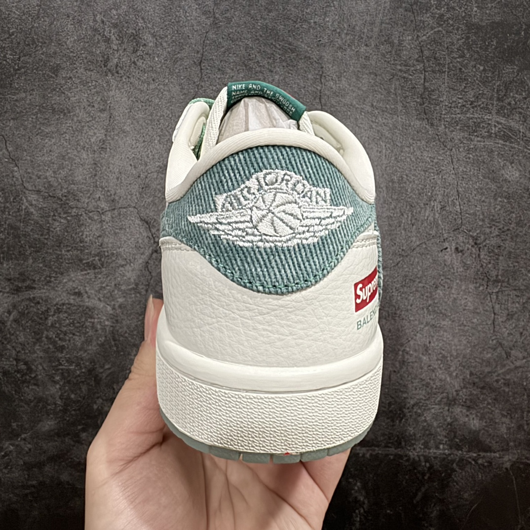 图片[4]-【定制版】Travis Scott x Fragment Design x Air Jordan 1 Low OG SP AJ1 乔1 Supreme联名-绿麻布勾 低帮文化休闲板鞋 JH6088-706rn#多方联名合作融合了Travis Scott 独特的音乐风格，藤原浩个性的设计风格以及Jordan品牌的经典元素 使其成为一双具有独特身份和价值的鞋子 清新而立体的外观加上联名标识更突出了其独特身份 这种配色方案显示出活力和时尚感 在视觉上引人注目  鞋身的质感和细腻的细节处理使其显得高端而格调十足  这款“倒钩”联名是设计与创意完美结合  融合多方的个性风格是一款备受瞩目的潮流鞋款  低帮休闲板鞋 定制鞋盒 大厂纯原品质出货 超高清洁度 皮料切割干净无任何毛边 细节完美 r 尺码：36 36.5 37.5 38 38.5 39 40 40.5 41 42 42.5 43 44 44.5 45 编码：HXS320340-鞋库