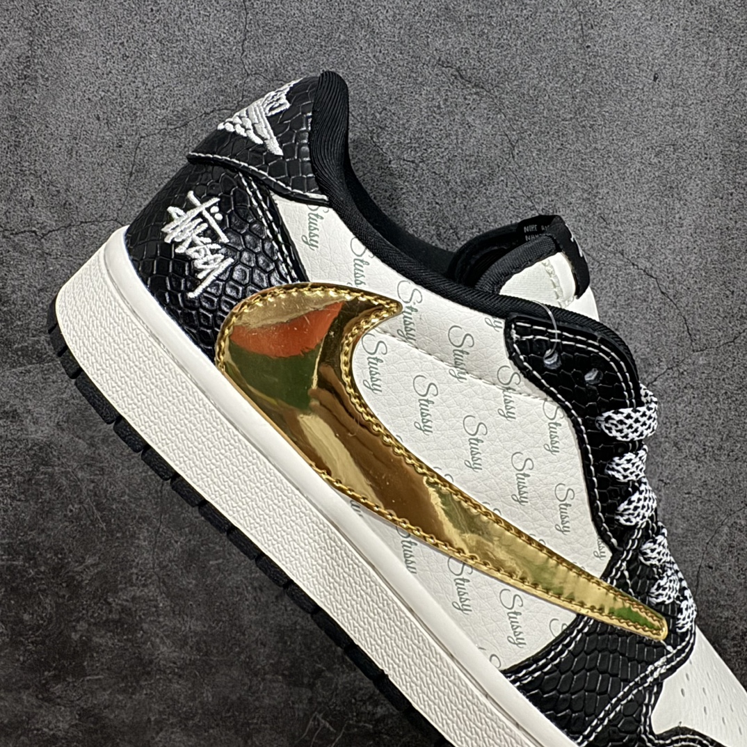 图片[7]-【定制版】Travis Scott x Fragment Design x Air Jordan 1 Low OG SP AJ1 乔1 斯图西联名-龙鳞金勾 低帮文化休闲板鞋 XY2688-112rn#多方联名合作融合了Travis Scott 独特的音乐风格，藤原浩个性的设计风格以及Jordan品牌的经典元素 使其成为一双具有独特身份和价值的鞋子 清新而立体的外观加上联名标识更突出了其独特身份 这种配色方案显示出活力和时尚感 在视觉上引人注目  鞋身的质感和细腻的细节处理使其显得高端而格调十足  这款“倒钩”联名是设计与创意完美结合  融合多方的个性风格是一款备受瞩目的潮流鞋款  低帮休闲板鞋 定制鞋盒 大厂纯原品质出货 超高清洁度 皮料切割干净无任何毛边 细节完美 r 尺码：36 36.5 37.5 38 38.5 39 40 40.5 41 42 42.5 43 44 44.5 45  编码：HXS320340-鞋库