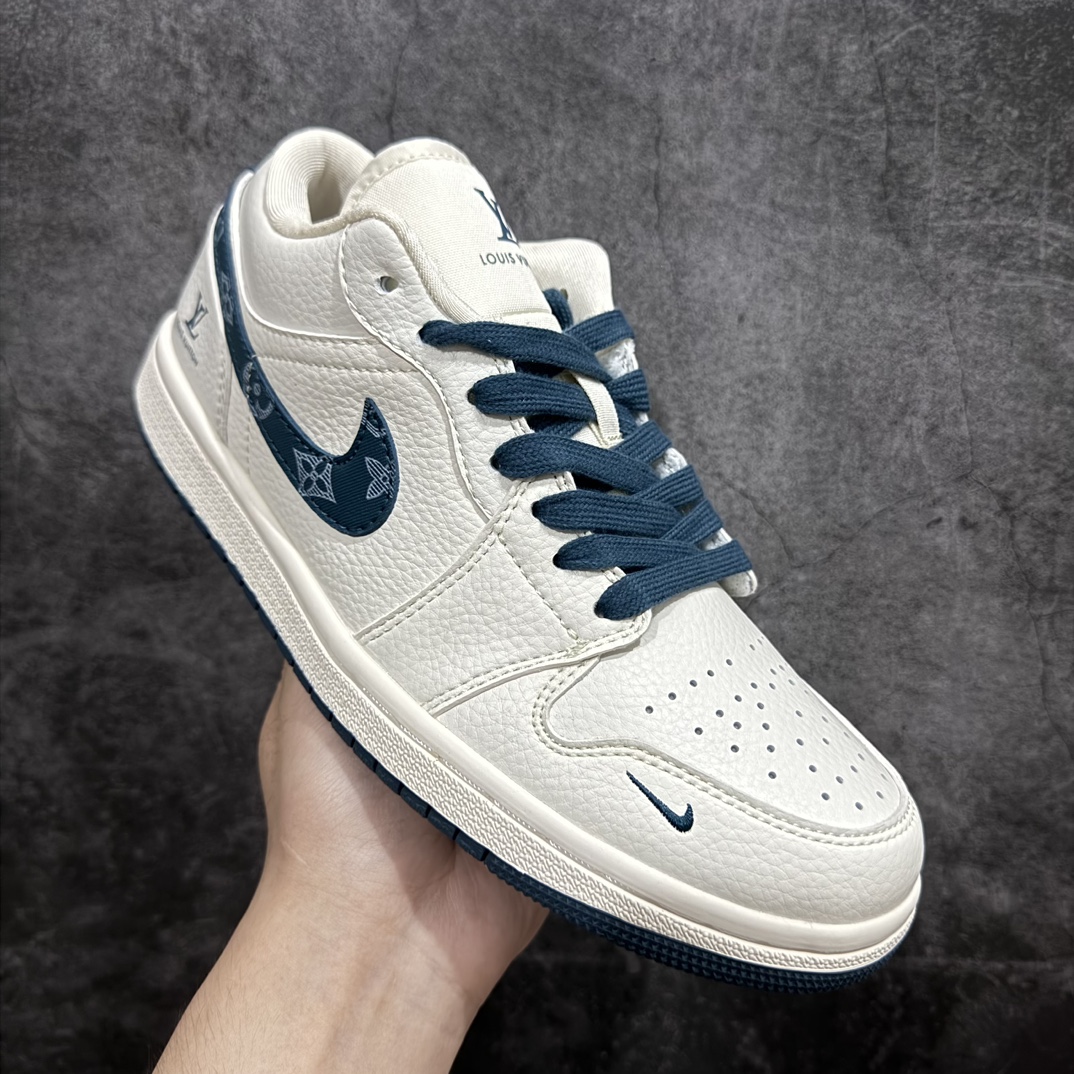 图片[3]-【定制版】NK Air Jordan 1 Low AJ1 乔1 LV联名-米白蓝勾 高端定制低帮文化休闲板鞋 WG8850-005 #定制鞋盒 大厂纯原品质出货 超高清洁度 皮料切割干净无任何毛边 细节完美  尺码：36 36.5 37.5 38 38.5 39 40 40.5 41 42 42.5 43 44 44.5 45 编码：HXS260280-鞋库