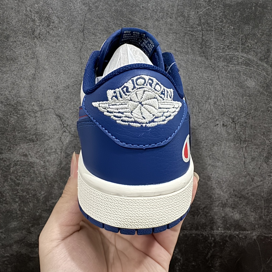 图片[4]-【定制版】Travis Scott x Nike Air Jordan 1 Low x Champion 米蓝nAir Jordan 1 Low 反转米蓝倒钩 纯原版本n全鞋采用原装头层皮，用料扎实 精雕细琢n鞋型极致还原 飞翼3D打印改良 深度立体四线中底拉帮皮料选材 钢印 背胶一应俱全 全新批次 原装原模大底全鞋原厂定制皮料，手感细腻正确折边工艺 完美细节诠释 官方货号：QY1188 118 Size：36 36.5 37.5 38 38.5 39 40 40.5 41 42 42.5 43 44 44.5 45 编码：CC280300-鞋库