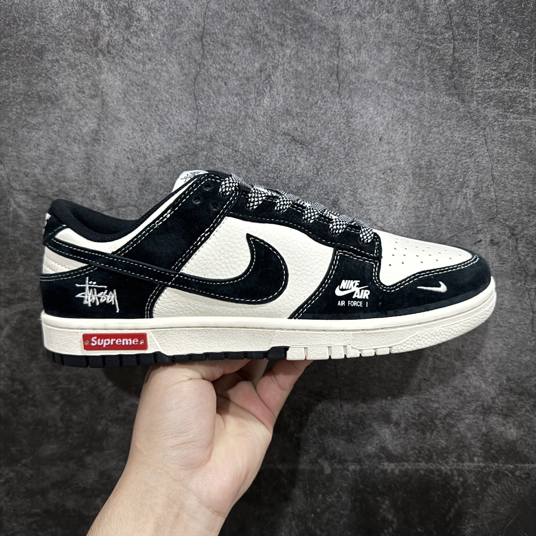 【定制版】Nk SB Dunk Low Supreme x 斯图西三方联名-黑白黑勾 周年高端定制 低帮休闲板鞋 SJ2068-300rn#定制鞋盒 大厂纯原品质出货 超高清洁度 皮料切割干净无任何毛边 细节完美 r 尺码：36 36.5 37.5 38 38.5 39 40 40.5 41 42 42.5 43 44 44.5 45 编码：HXS320340-鞋库