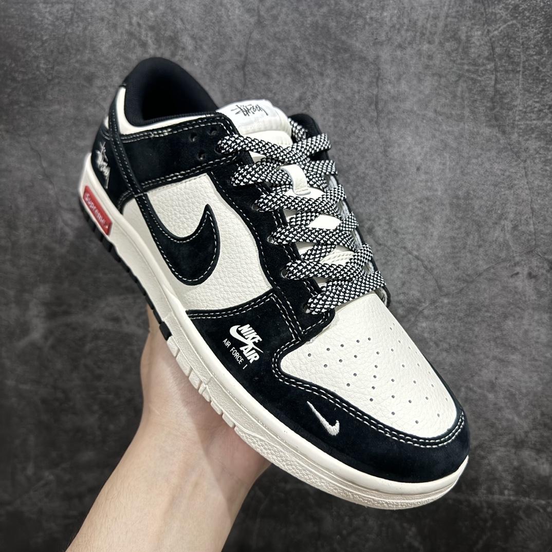 图片[3]-【定制版】Nk SB Dunk Low Supreme x 斯图西三方联名-黑白黑勾 周年高端定制 低帮休闲板鞋 SJ2068-300rn#定制鞋盒 大厂纯原品质出货 超高清洁度 皮料切割干净无任何毛边 细节完美 r 尺码：36 36.5 37.5 38 38.5 39 40 40.5 41 42 42.5 43 44 44.5 45 编码：HXS320340-鞋库