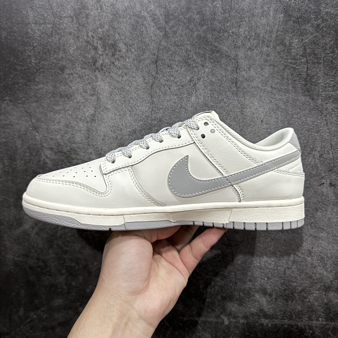 图片[2]-【定制版】Nk SB Dunk Low Supreme北面联名-米灰反光勾 周年高端定制 低帮休闲板鞋 XX2025-628rn#定制鞋盒 大厂纯原品质出货 超高清洁度 皮料切割干净无任何毛边 细节完美 r 尺码：36 36.5 37.5 38 38.5 39 40 40.5 41 42 42.5 43 44 44.5 45  编码：HXS320340-鞋库