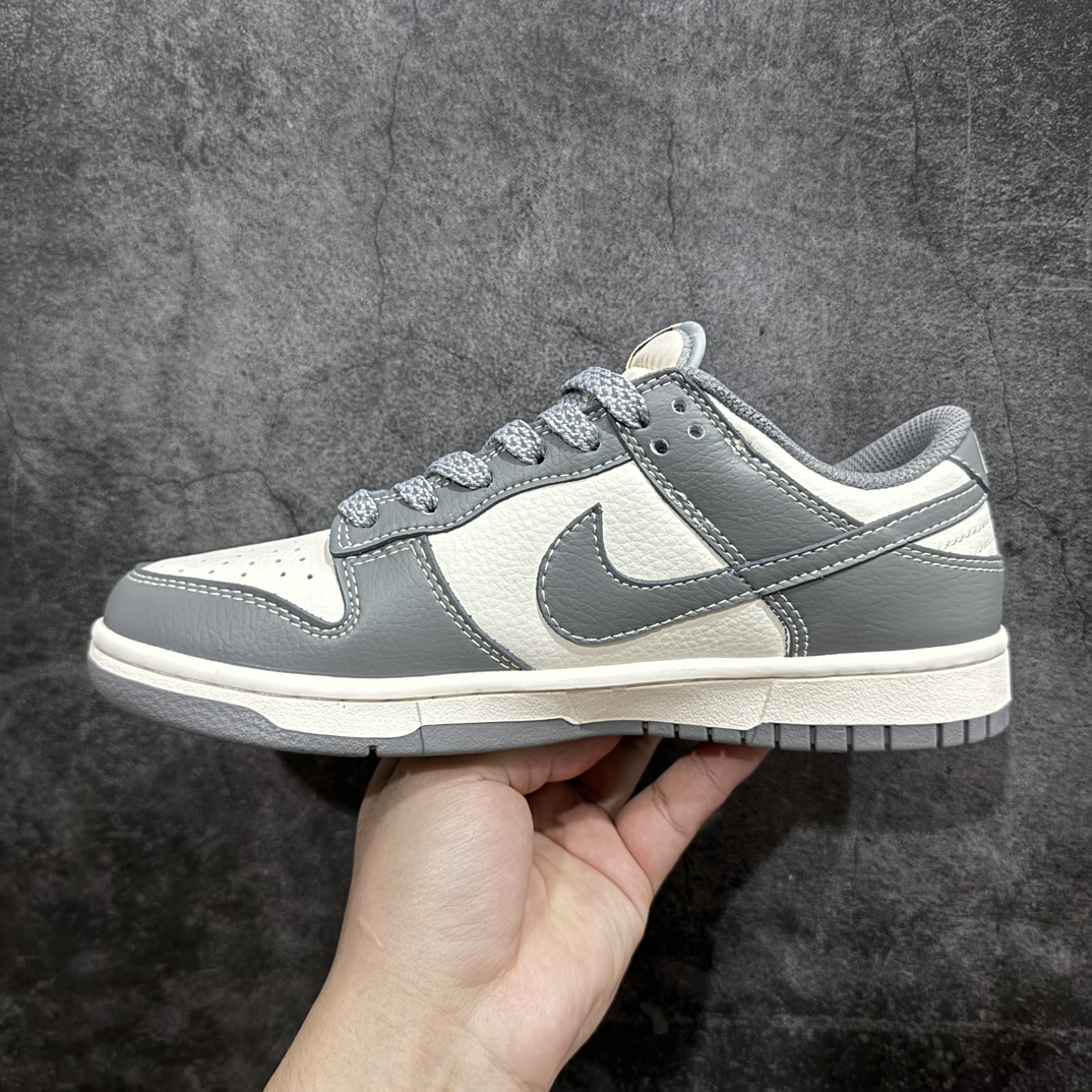 图片[2]-【定制版】Nk SB Dunk Low 斯图西联名-耀夜灰 周年高端定制 低帮休闲板鞋 BB9898-007rn#定制鞋盒 大厂纯原品质出货 超高清洁度 皮料切割干净无任何毛边 细节完美 r 尺码：36 36.5 37.5 38 38.5 39 40 40.5 41 42 42.5 43 44 44.5 45  编码：HXS320340-鞋库