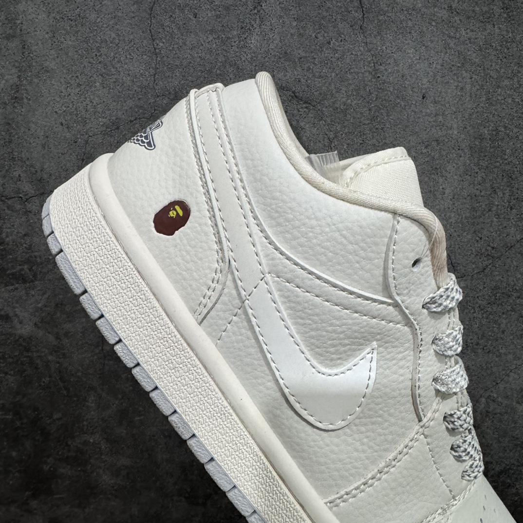 图片[7]-【定制版】Air Jordan 1 Low AJ1 乔1 BAPE联名-米白灰底 高端定制 低帮篮球鞋n#定制鞋盒 大厂纯原品质出货 超高清洁度 皮料切割干净无任何毛边 细节完美货号：WG8850-003  尺码：36 36.5 37.5 38 38.5 39 40 40.5 41 42 42.5 43 44 44.5 45 编码：HXS320340-鞋库