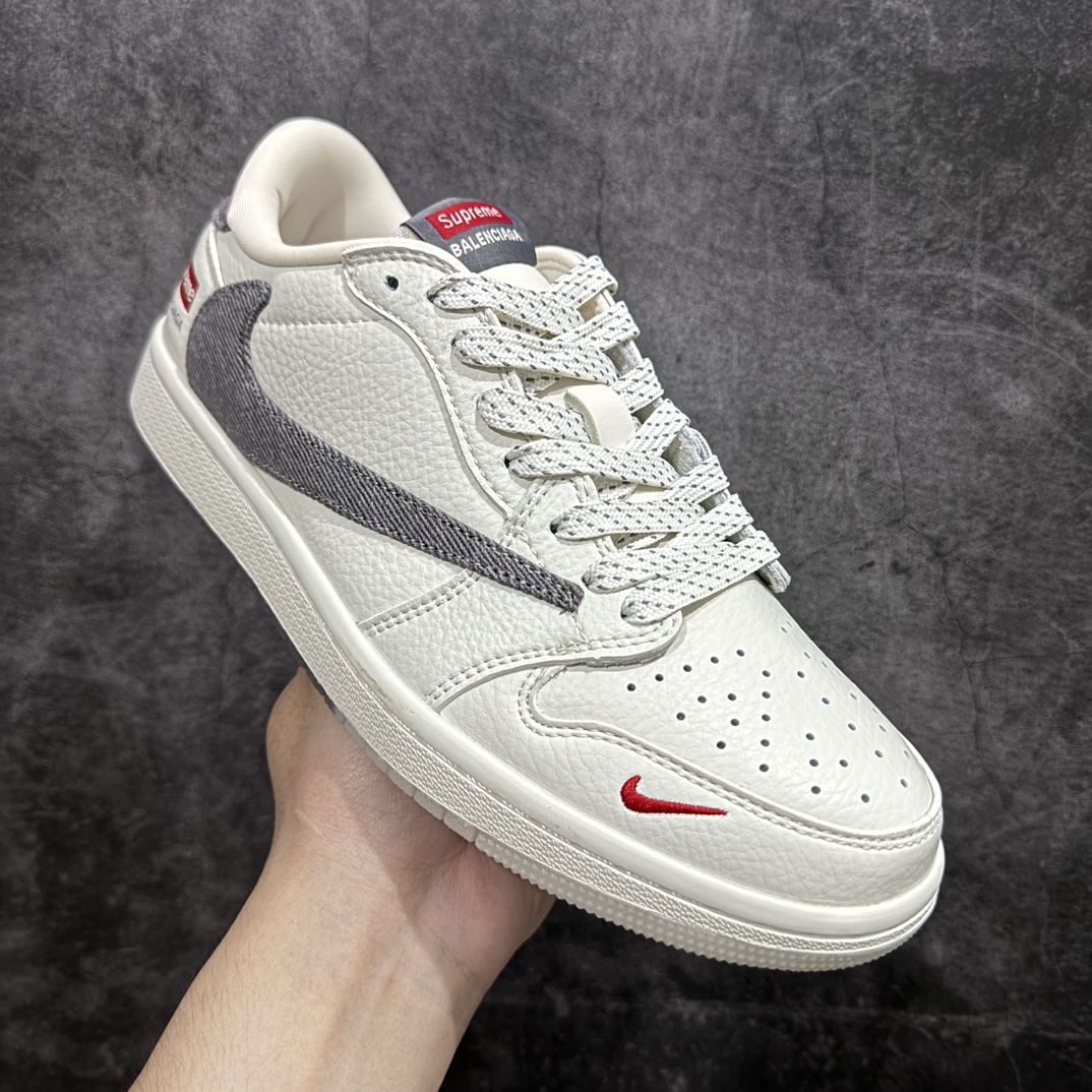 图片[3]-【定制版】Travis Scott x Fragment Design x Jordan Air Jordan 1 Low OG SP  “Supreme巴黎世家联名——米深灰双拼”  多方联名合作融合了Travis Scott 独特的音乐风格，藤原浩个性的设计风格以及Jordan品牌的经典元素 使其成为一双具有独特身份和价值的鞋子 清新而立体的外观加上联名标识更突出了其独特身份 这种配色方案显示出活力和时尚感 在视觉上引人注目  鞋身的质感和细腻的细节处理使其显得高端而格调十足  这款“倒钩”联名是设计与创意完美结合  融合多方的个性风格是一款备受瞩目的潮流鞋款  低帮休闲板鞋 定制鞋盒 大厂纯原品质出货 超高清洁度 皮料切割干净无任何毛边 细节完美 货号:JH6088-607n Size：36 36.5 37.5 38 38.5 39 40 40.5 41 42 42.5 43 44 44.5 45 编码：HXS320340-鞋库