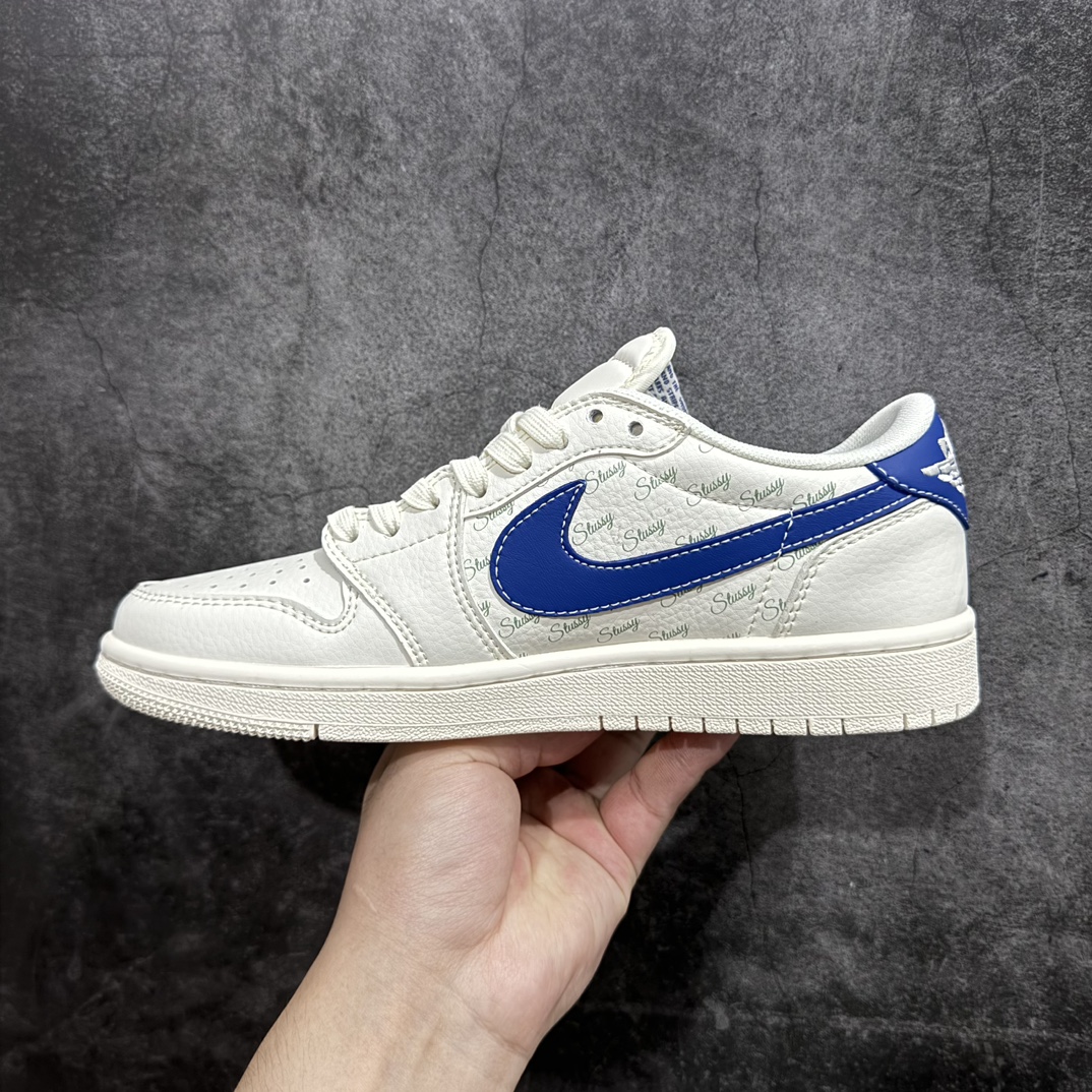 图片[2]-【定制版】Travis Scott x Fragment Design x Air Jordan 1 Low OG SP AJ1 乔1 斯图西联名-海蓝勾 低帮文化休闲板鞋 SJ2068-117n#多方联名合作融合了Travis Scott 独特的音乐风格，藤原浩个性的设计风格以及Jordan品牌的经典元素 使其成为一双具有独特身份和价值的鞋子 清新而立体的外观加上联名标识更突出了其独特身份 这种配色方案显示出活力和时尚感 在视觉上引人注目  鞋身的质感和细腻的细节处理使其显得高端而格调十足  这款“倒钩”联名是设计与创意完美结合  融合多方的个性风格是一款备受瞩目的潮流鞋款  低帮休闲板鞋 定制鞋盒 大厂纯原品质出货 超高清洁度 皮料切割干净无任何毛边 细节完美   尺码：36 36.5 37.5 38 38.5 39 40 40.5 41 42 42.5 43 44 44.5 45 编码：HXS320340-鞋库