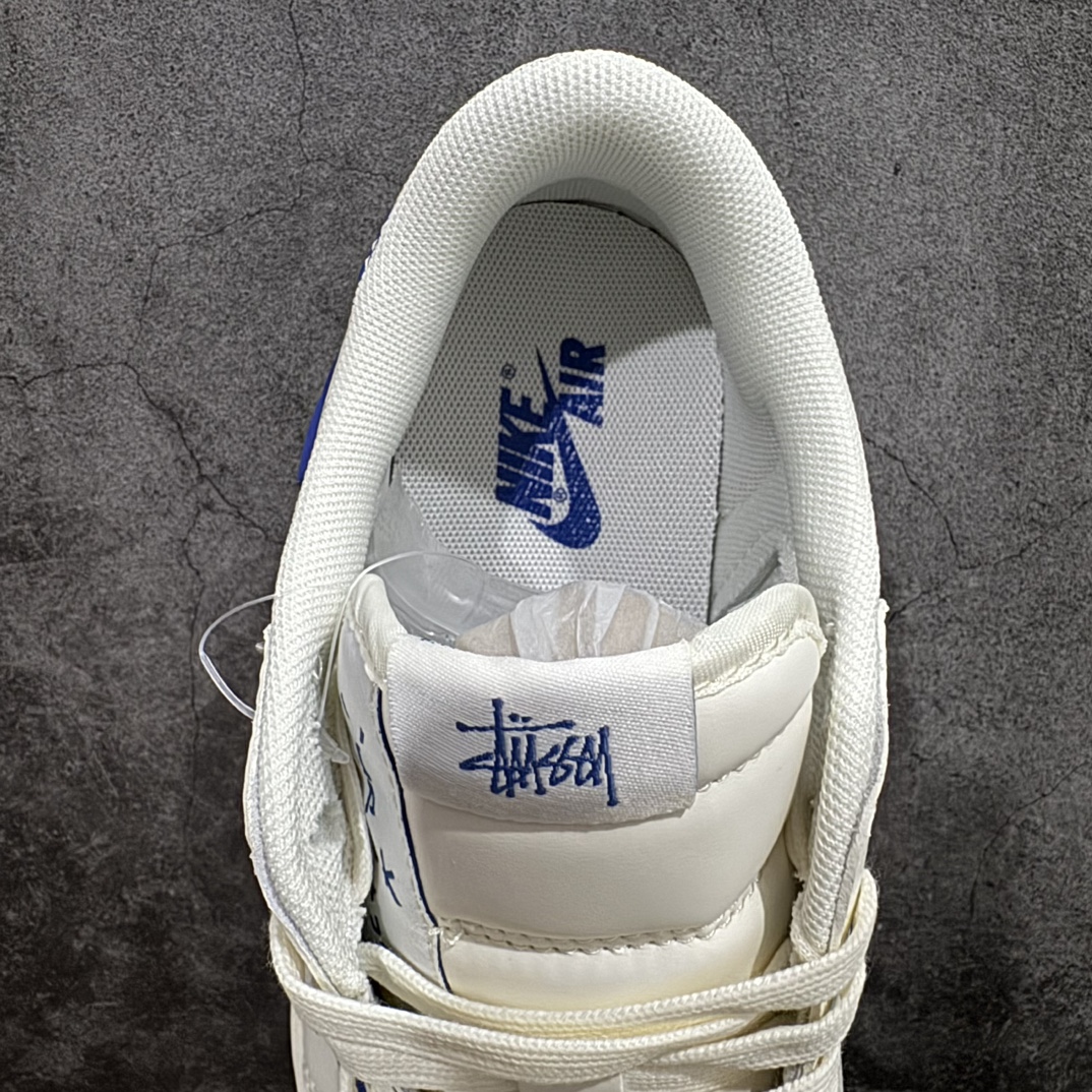 图片[8]-【定制版】Travis Scott x Fragment Design x Air Jordan 1 Low OG SP AJ1 乔1 斯图西联名-海蓝勾 低帮文化休闲板鞋 SJ2068-117n#多方联名合作融合了Travis Scott 独特的音乐风格，藤原浩个性的设计风格以及Jordan品牌的经典元素 使其成为一双具有独特身份和价值的鞋子 清新而立体的外观加上联名标识更突出了其独特身份 这种配色方案显示出活力和时尚感 在视觉上引人注目  鞋身的质感和细腻的细节处理使其显得高端而格调十足  这款“倒钩”联名是设计与创意完美结合  融合多方的个性风格是一款备受瞩目的潮流鞋款  低帮休闲板鞋 定制鞋盒 大厂纯原品质出货 超高清洁度 皮料切割干净无任何毛边 细节完美   尺码：36 36.5 37.5 38 38.5 39 40 40.5 41 42 42.5 43 44 44.5 45 编码：HXS320340-鞋库