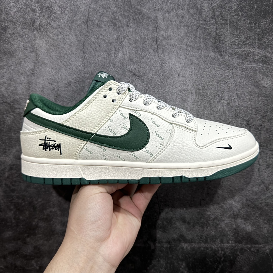 【定制版】Nk SB Dunk Low 斯图西联名-英文米白绿 周年高端定制 低帮休闲板鞋 XY1688-013n#定制鞋盒 大厂纯原品质出货 超高清洁度 皮料切割干净无任何毛边 细节完美   尺码：36 36.5 37.5 38 38.5 39 40 40.5 41 42 42.5 43 44 44.5 45 编码：HXS320340-鞋库