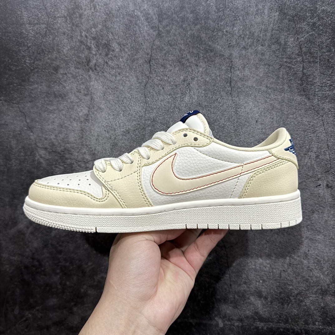 图片[2]-【定制版】Travis Scott x Nike Air Jordan 1 Low x Champion 米黄nAir Jordan 1 Low 反转米蓝倒钩 纯原版本n全鞋采用原装头层皮，用料扎实 精雕细琢n鞋型极致还原 飞翼3D打印改良 深度立体四线中底拉帮皮料选材 钢印 背胶一应俱全 全新批次 原装原模大底全鞋原厂定制皮料，手感细腻正确折边工艺 完美细节诠释 官方货号：QY1188 123 Size：36 36.5 37.5 38 38.5 39 40 40.5 41 42 42.5 43 44 44.5 45 编码：CC280300-鞋库