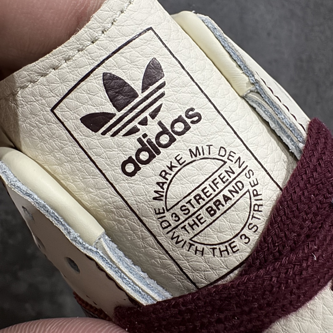 图片[3]-【正确版】Adidas Originals Samba OG\”Wonder White Maroon\”桑巴舞系列绅士德训足球风百搭低帮休闲运动板鞋“奶黄浅灰酒红生胶底”IG1987n男女鞋真标半码制n升级原楦原纸版数据开发n采用牛巴磨砂革组合翻毛皮饰片鞋面材质n内环保可再生海玻璃鞋垫。n外置RB耐磨防滑橡胶大底❗️ 尺码：35⅔ 36 36⅔ 37⅓ 38 38⅔ 39⅓ 40 40⅔ 41⅓ 42 42⅔ 43⅓ 44 44⅔ 45 编码：DZTB230250-鞋库