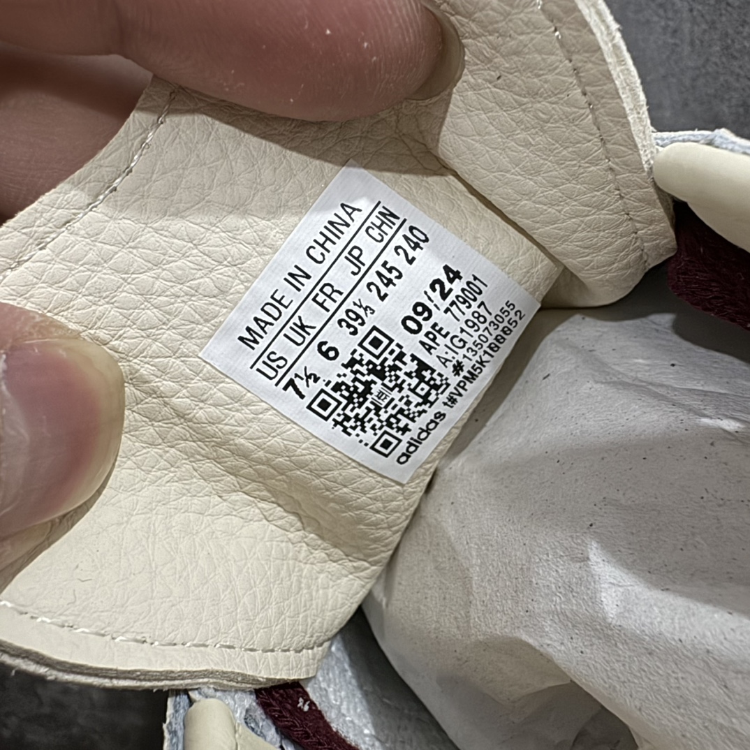 图片[4]-【正确版】Adidas Originals Samba OG\”Wonder White Maroon\”桑巴舞系列绅士德训足球风百搭低帮休闲运动板鞋“奶黄浅灰酒红生胶底”IG1987n男女鞋真标半码制n升级原楦原纸版数据开发n采用牛巴磨砂革组合翻毛皮饰片鞋面材质n内环保可再生海玻璃鞋垫。n外置RB耐磨防滑橡胶大底❗️ 尺码：35⅔ 36 36⅔ 37⅓ 38 38⅔ 39⅓ 40 40⅔ 41⅓ 42 42⅔ 43⅓ 44 44⅔ 45 编码：DZTB230250-鞋库