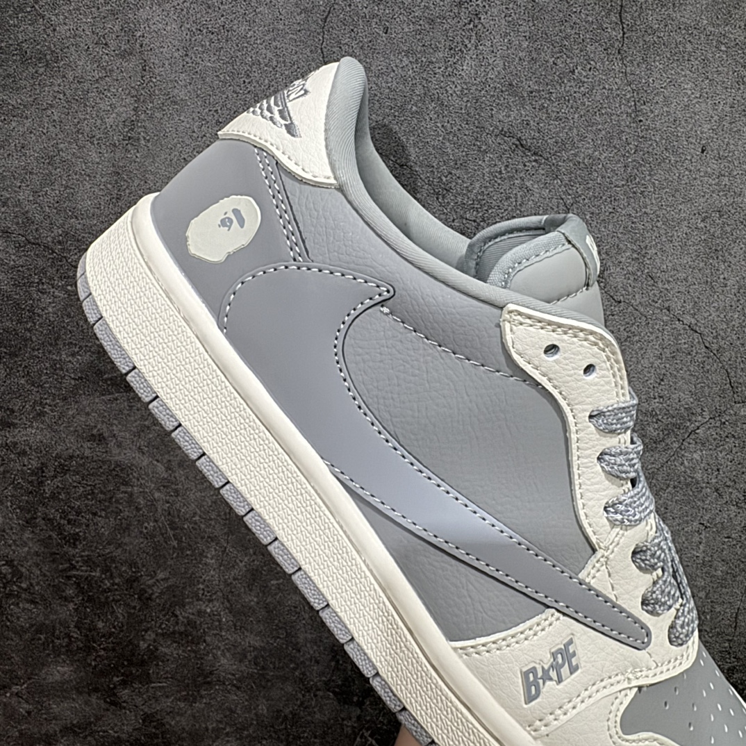 图片[7]-【定制版】Travis Scott x Fragment Design x Air Jordan 1 Low OG SP AJ1 乔1 Bape联名-月影灰 低帮文化休闲板鞋 BB6511-625 #多方联名合作融合了Travis Scott 独特的音乐风格，藤原浩个性的设计风格以及Jordan品牌的经典元素 使其成为一双具有独特身份和价值的鞋子 清新而立体的外观加上联名标识更突出了其独特身份 这种配色方案显示出活力和时尚感 在视觉上引人注目 鞋身的质感和细腻的细节处理使其显得高端而格调十足 这款“倒钩”联名是设计与创意完美结合 融合多方的个性风格是一款备受瞩目的潮流鞋款 低帮休闲板鞋 定制鞋盒 大厂纯原品质出货 超高清洁度 皮料切割干净无任何毛边 细节完美  尺码：36 36.5 37.5 38 38.5 39 40 40.5 41 42 42.5 43 44 44.5 45 编码：HXS320340-鞋库