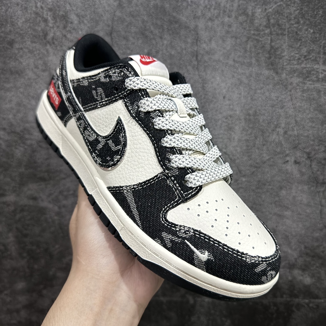 图片[3]-【定制版】Nk SB Dunk Low 李维斯联名-黑印花牛仔布 周年高端定制 低帮休闲板鞋 XX2025-109n#定制鞋盒 大厂纯原品质出货 超高清洁度 皮料切割干净无任何毛边 细节完美   尺码：36 36.5 37.5 38 38.5 39 40 40.5 41 42 42.5 43 44 44.5 45 编码：HXS320340-鞋库