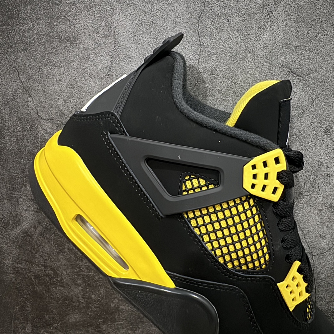 图片[7]-特价【GX/美版绿x】Air Jordan AJ4 Retro 黑黄雷公 HD6927-017 圈内最强四代 独家外贸特供尺码含 45.5 48.5 耗时半年巨作 全套原纸板楦头开发 原厂特供皮料加持 确保原汁原味 完美呈现四代版型 一比一鞋头弧度高度鞋身弧度 数据细节工艺流程均保持原鞋一致 原厂TPU网格鞋带扣 正确内里网布 菱角分明不变形无多余毛边 柔软性质感一致于原鞋 市场唯一原厂鞋扣模具 背面可见隐藏注塑口 原厂织唛标 原厂飞人电绣工艺 尾指中部跳三针 独家绑鞋带手法 印刷中底布 四线拉帮 米色美纹纸贴合固定 进口港宝加持 后跟自然饱满 全鞋荧光划线卡点 追求极致完美 每一双都是工艺品 多重QC质检 超越公司货的品控标准 实实在在的免检产品 尺码：40 40.5 41 42 42.5 43 44 44.5 45 45.5 46 47.5 48.5-选品中心