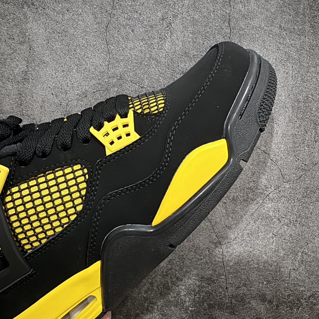 图片[6]-特价【GX/美版绿x】Air Jordan AJ4 Retro 黑黄雷公 HD6927-017 圈内最强四代 独家外贸特供尺码含 45.5 48.5 耗时半年巨作 全套原纸板楦头开发 原厂特供皮料加持 确保原汁原味 完美呈现四代版型 一比一鞋头弧度高度鞋身弧度 数据细节工艺流程均保持原鞋一致 原厂TPU网格鞋带扣 正确内里网布 菱角分明不变形无多余毛边 柔软性质感一致于原鞋 市场唯一原厂鞋扣模具 背面可见隐藏注塑口 原厂织唛标 原厂飞人电绣工艺 尾指中部跳三针 独家绑鞋带手法 印刷中底布 四线拉帮 米色美纹纸贴合固定 进口港宝加持 后跟自然饱满 全鞋荧光划线卡点 追求极致完美 每一双都是工艺品 多重QC质检 超越公司货的品控标准 实实在在的免检产品 尺码：40 40.5 41 42 42.5 43 44 44.5 45 45.5 46 47.5 48.5-选品中心