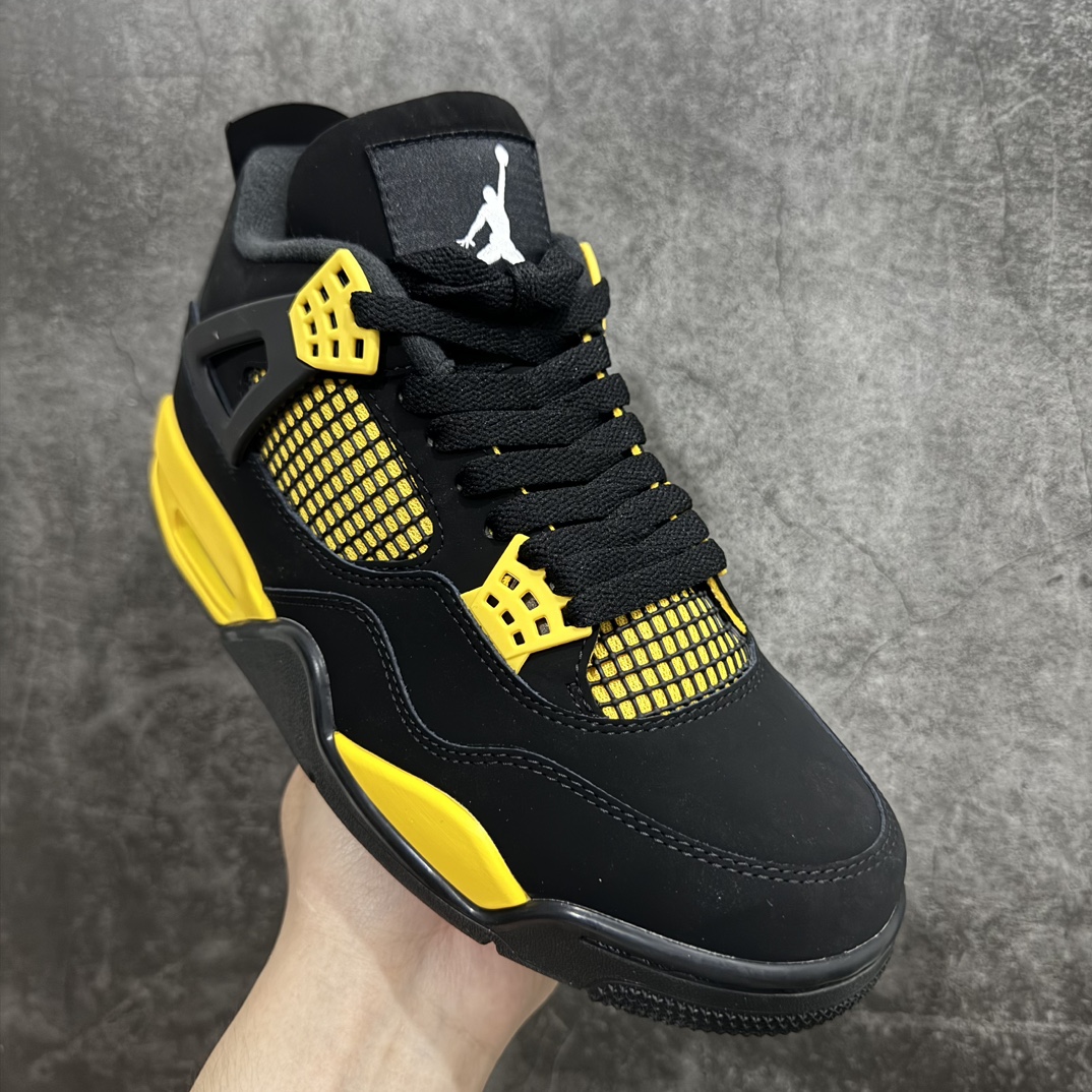 图片[3]-特价【GX/美版绿x】Air Jordan AJ4 Retro 黑黄雷公 HD6927-017 圈内最强四代 独家外贸特供尺码含 45.5 48.5 耗时半年巨作 全套原纸板楦头开发 原厂特供皮料加持 确保原汁原味 完美呈现四代版型 一比一鞋头弧度高度鞋身弧度 数据细节工艺流程均保持原鞋一致 原厂TPU网格鞋带扣 正确内里网布 菱角分明不变形无多余毛边 柔软性质感一致于原鞋 市场唯一原厂鞋扣模具 背面可见隐藏注塑口 原厂织唛标 原厂飞人电绣工艺 尾指中部跳三针 独家绑鞋带手法 印刷中底布 四线拉帮 米色美纹纸贴合固定 进口港宝加持 后跟自然饱满 全鞋荧光划线卡点 追求极致完美 每一双都是工艺品 多重QC质检 超越公司货的品控标准 实实在在的免检产品 尺码：40 40.5 41 42 42.5 43 44 44.5 45 45.5 46 47.5 48.5-选品中心